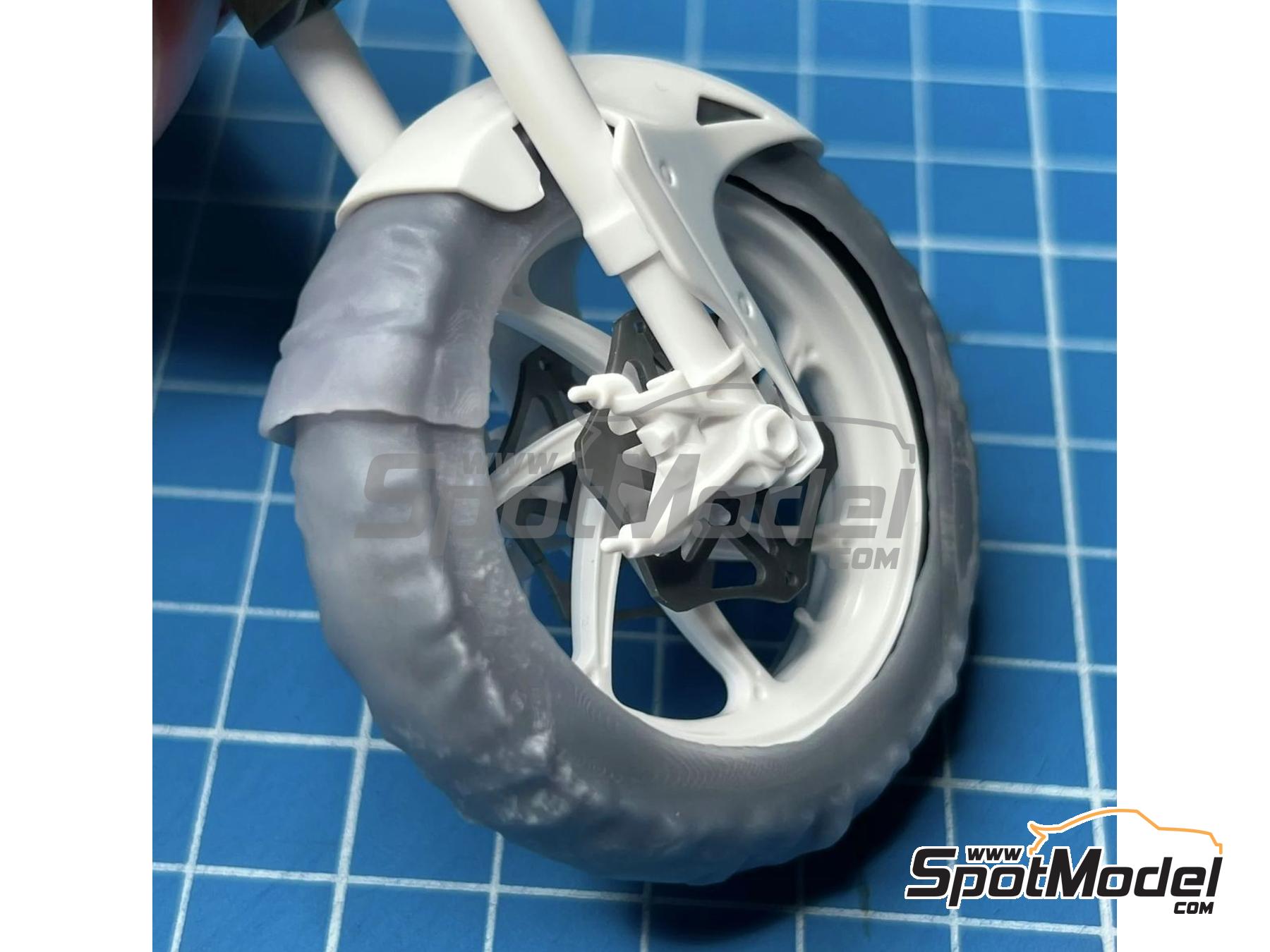 Image 5: Tire Warmer for Modern MotoGP Bikes | Detail in 1/12 scale manufactured by Stone Models (ref.&nbsp;A043-2024, also A043/2024)