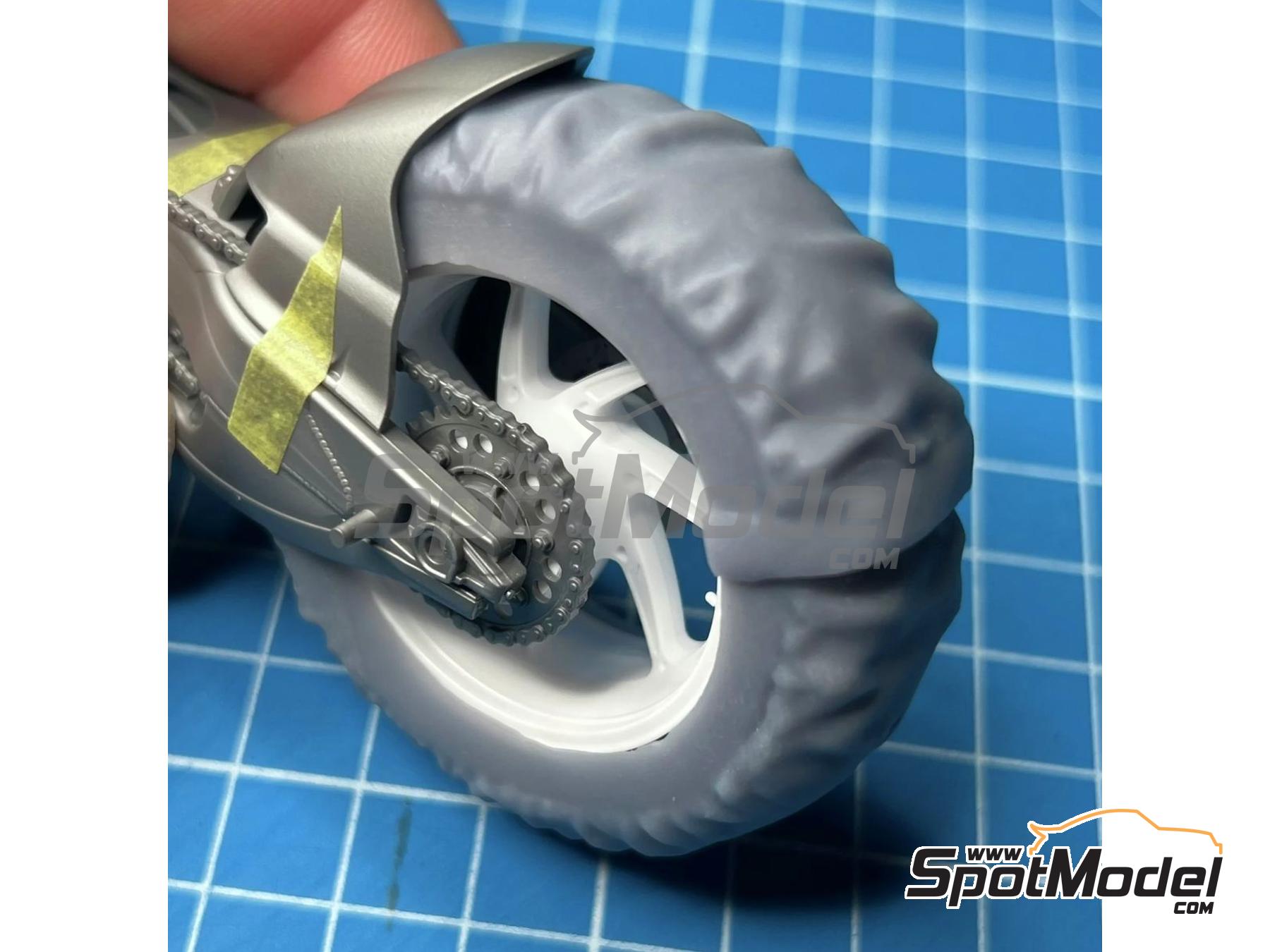 Image 6: Tire Warmer for Modern MotoGP Bikes | Detail in 1/12 scale manufactured by Stone Models (ref.&nbsp;A043-2024, also A043/2024)
