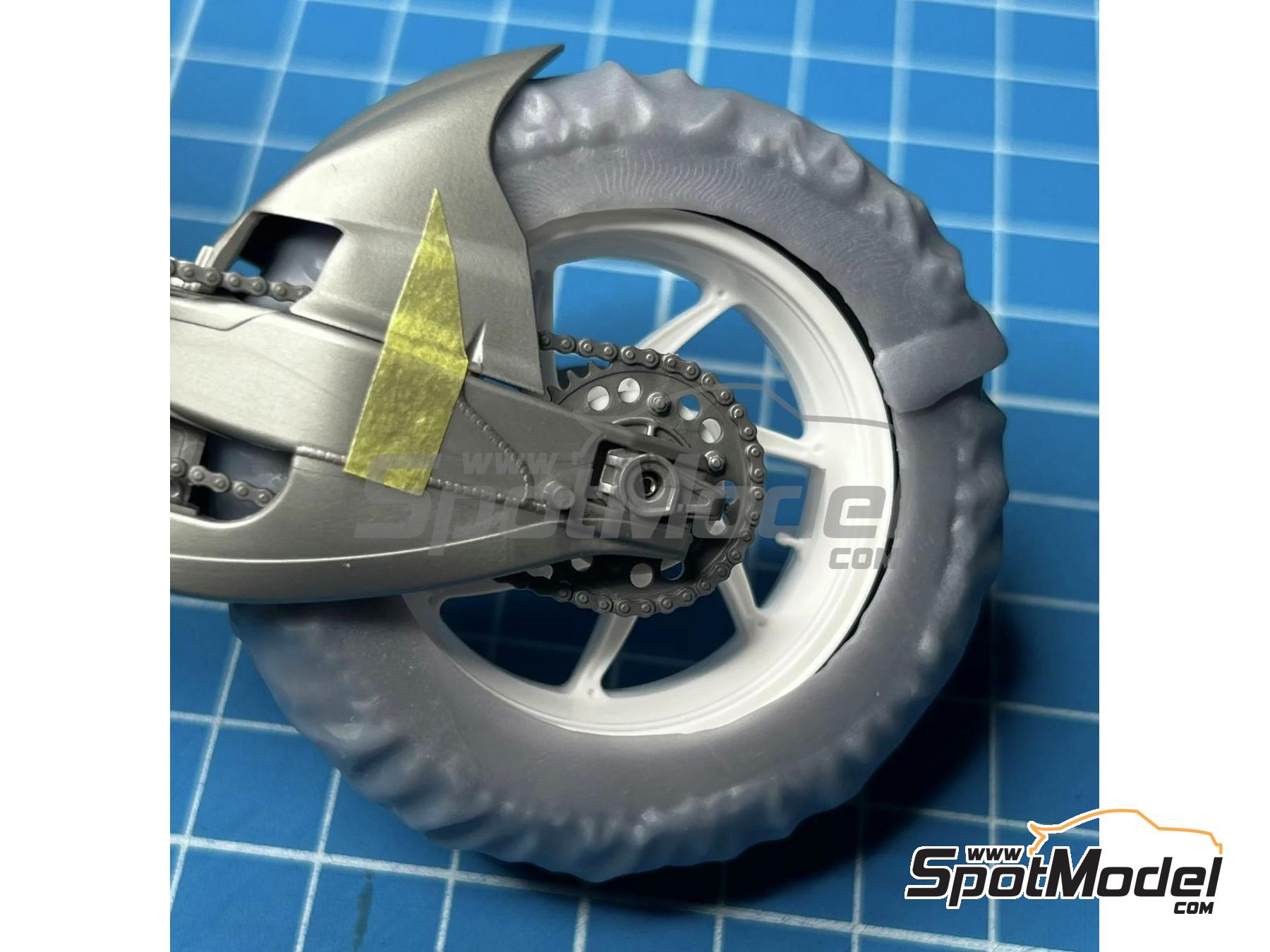 Image 7: Tire Warmer for Modern MotoGP Bikes | Detail in 1/12 scale manufactured by Stone Models (ref.&nbsp;A043-2024, also A043/2024)