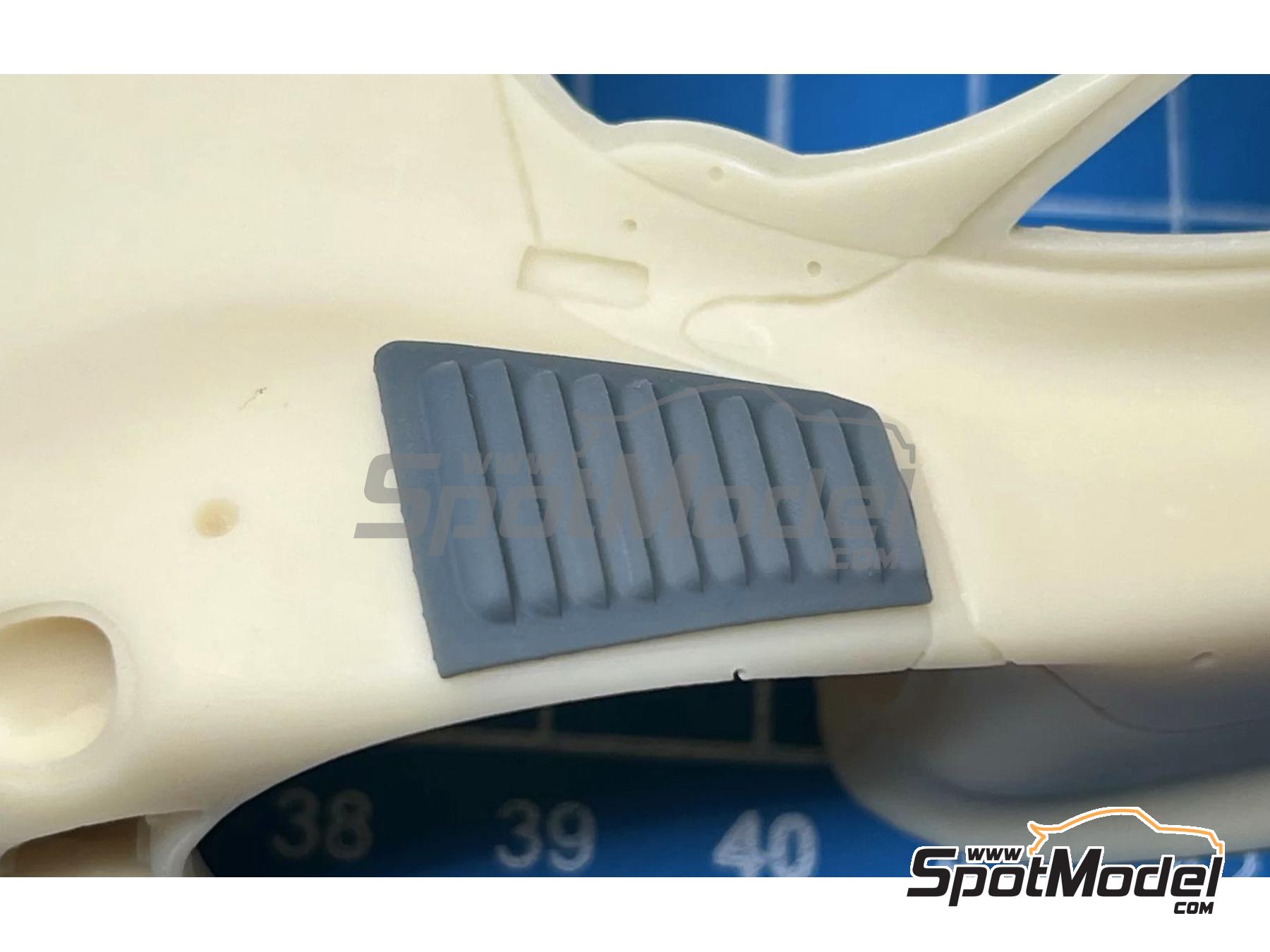 Image 7: Porsche 911 GT1 -  1998 | Detail in 1/24 scale manufactured by Stone Models (ref.&nbsp;A098-2025, also A098/2025)