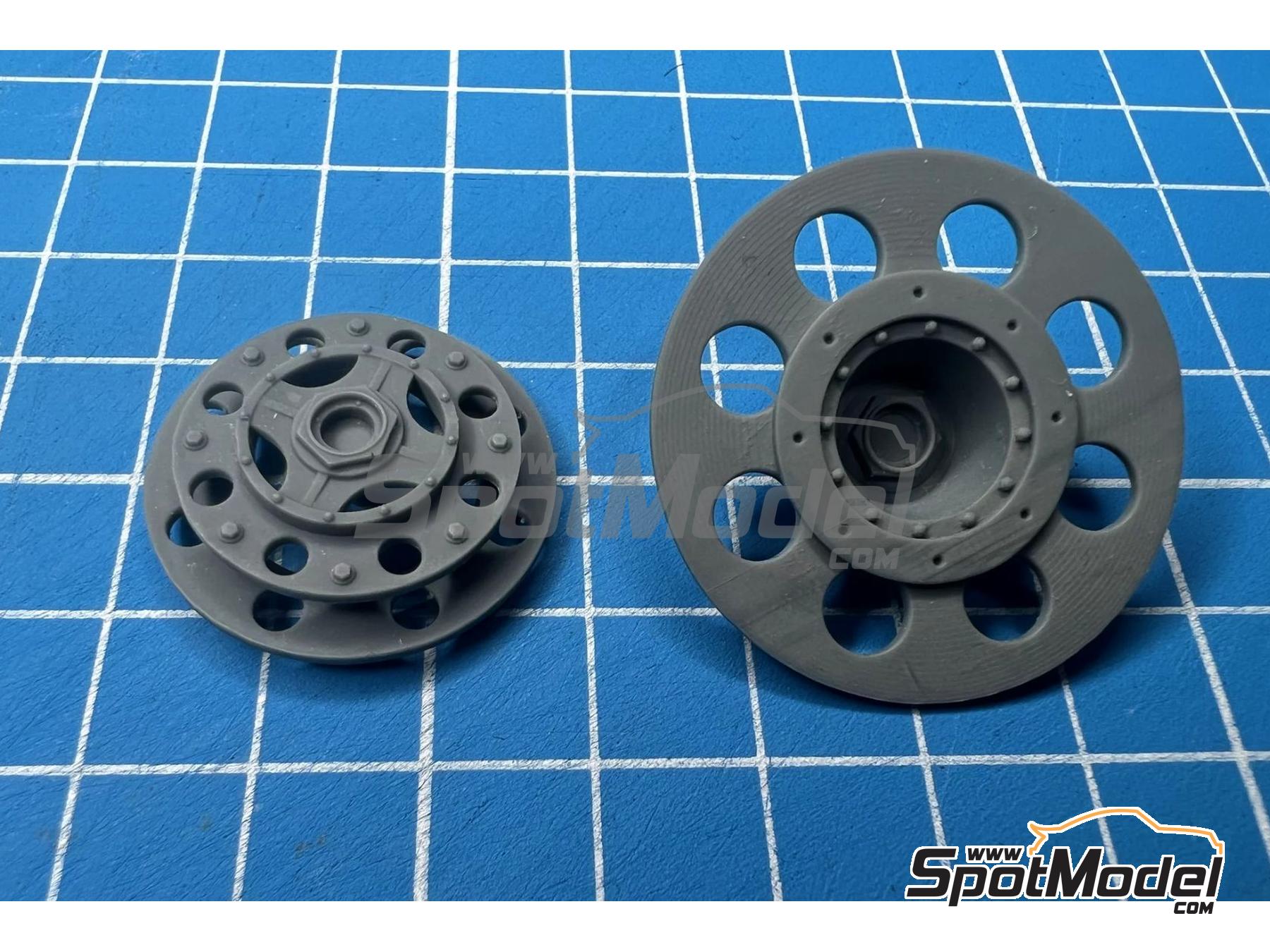 Image 4: Dummy Wheel Set for 70s Ferrari F1 Cars | Rims in 1/20 scale manufactured by Stone Models (ref. A119-2025, also A119/2025)