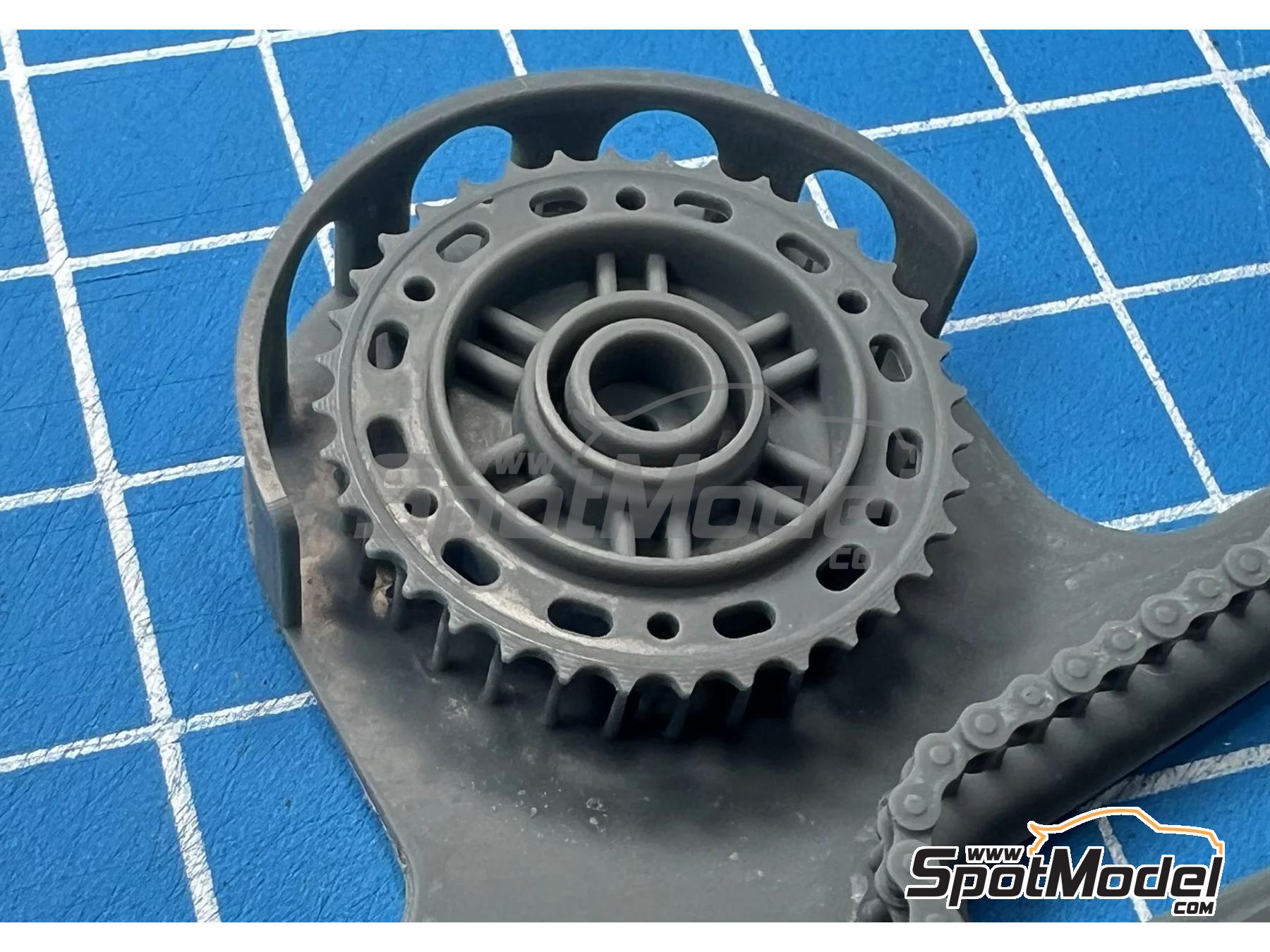 Image 3: Honda CBR1000RR-R Fireblade SP - Version A | Chain set in 1/9 scale manufactured by Stone Models (ref. A120-2025, also A120/2025)