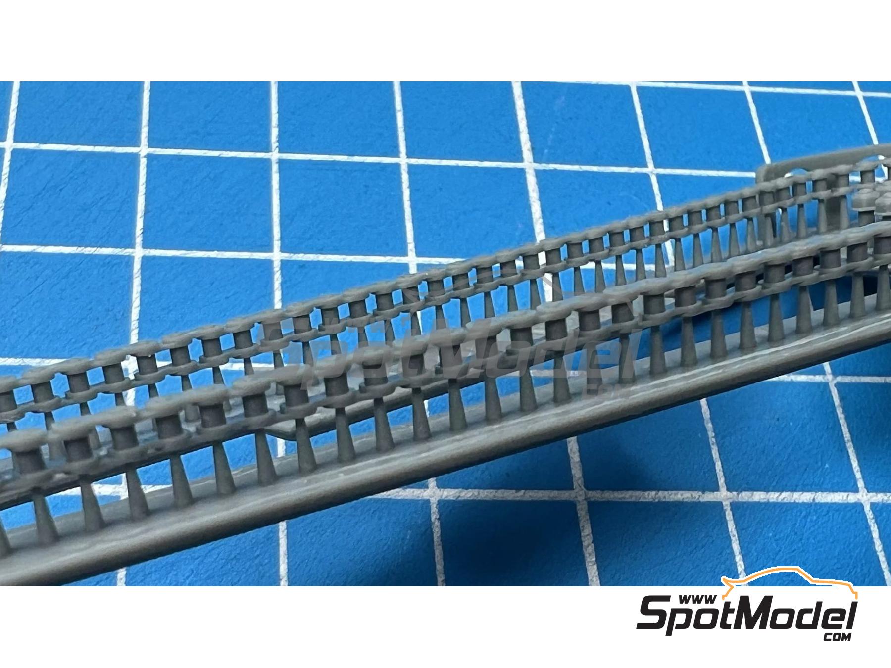 Image 6: Honda CBR1000RR-R Fireblade SP - Version A | Chain set in 1/9 scale manufactured by Stone Models (ref. A120-2025, also A120/2025)