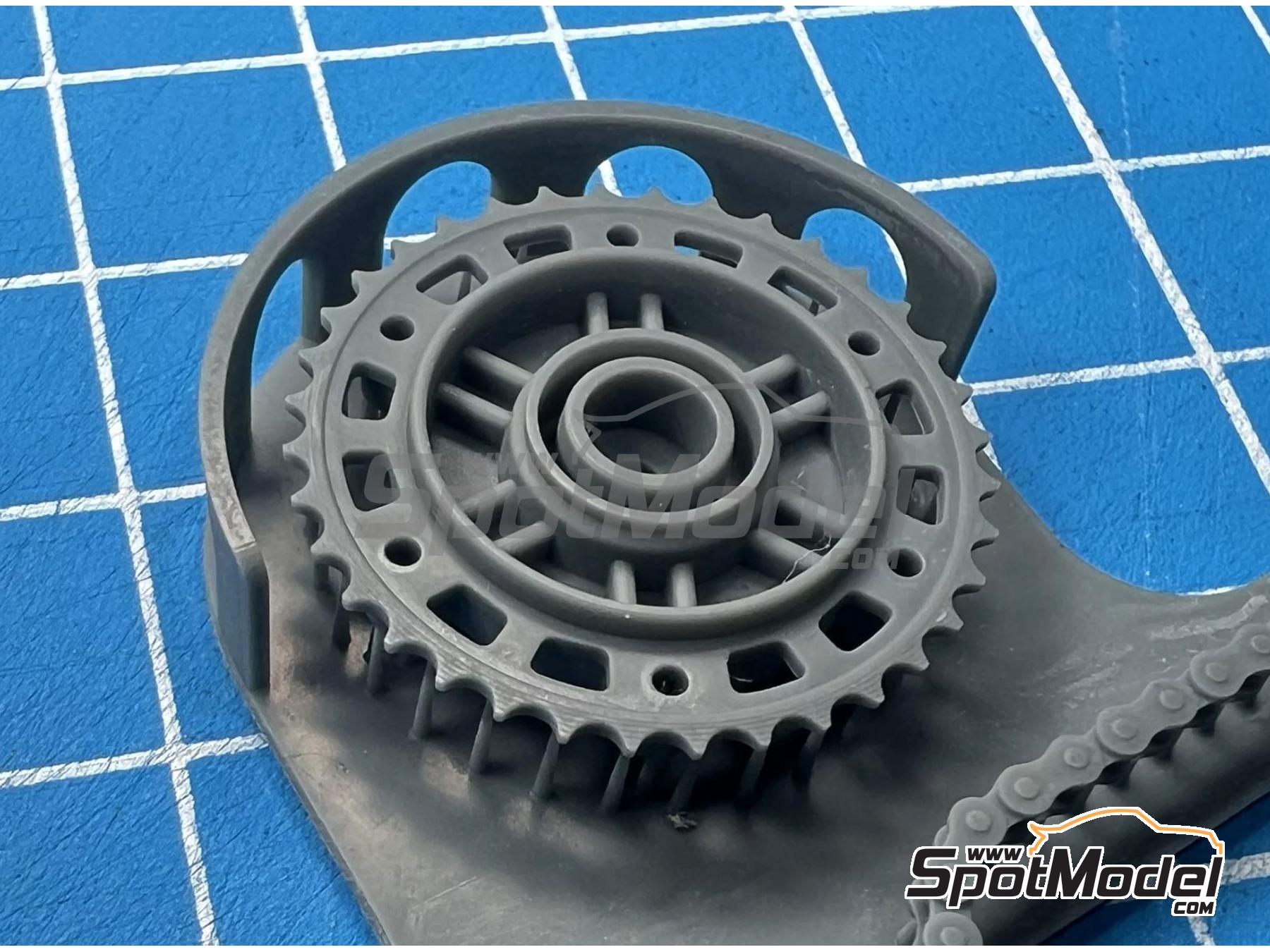 Image 3: Honda CBR1000RR-R Fireblade SP - Version B | Chain set in 1/9 scale manufactured by Stone Models (ref. A121-2025, also A121/2025)