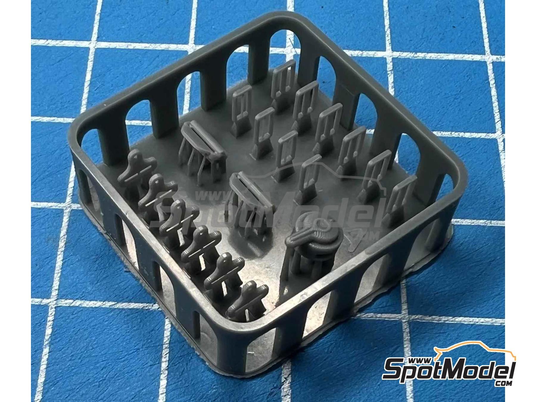 Image 6: McLaren Ford MP4/8 | Seat in 1/20 scale manufactured by Stone Models (ref.&nbsp;A123-2025, also A123/2025)