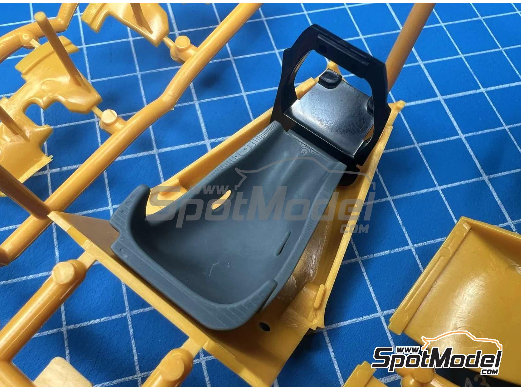 Image 6: Benetton Ford B192 | Asientos en escala&nbsp;1/20 fabricado por Stone Models (ref.&nbsp;A126-2025, tambien A126/2025)