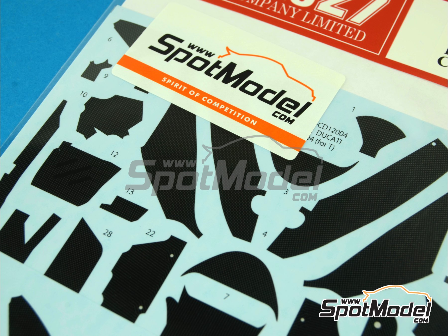 Image 4: Ducati Desmosedici - Campeonato del Mundo de Motociclismo 2004 | Patron de fibra de carbono en calca en escala 1/12 fabricado por Studio27 (ref. ST27-CARBOND12004, tambien 4545310009054 y CD12004)