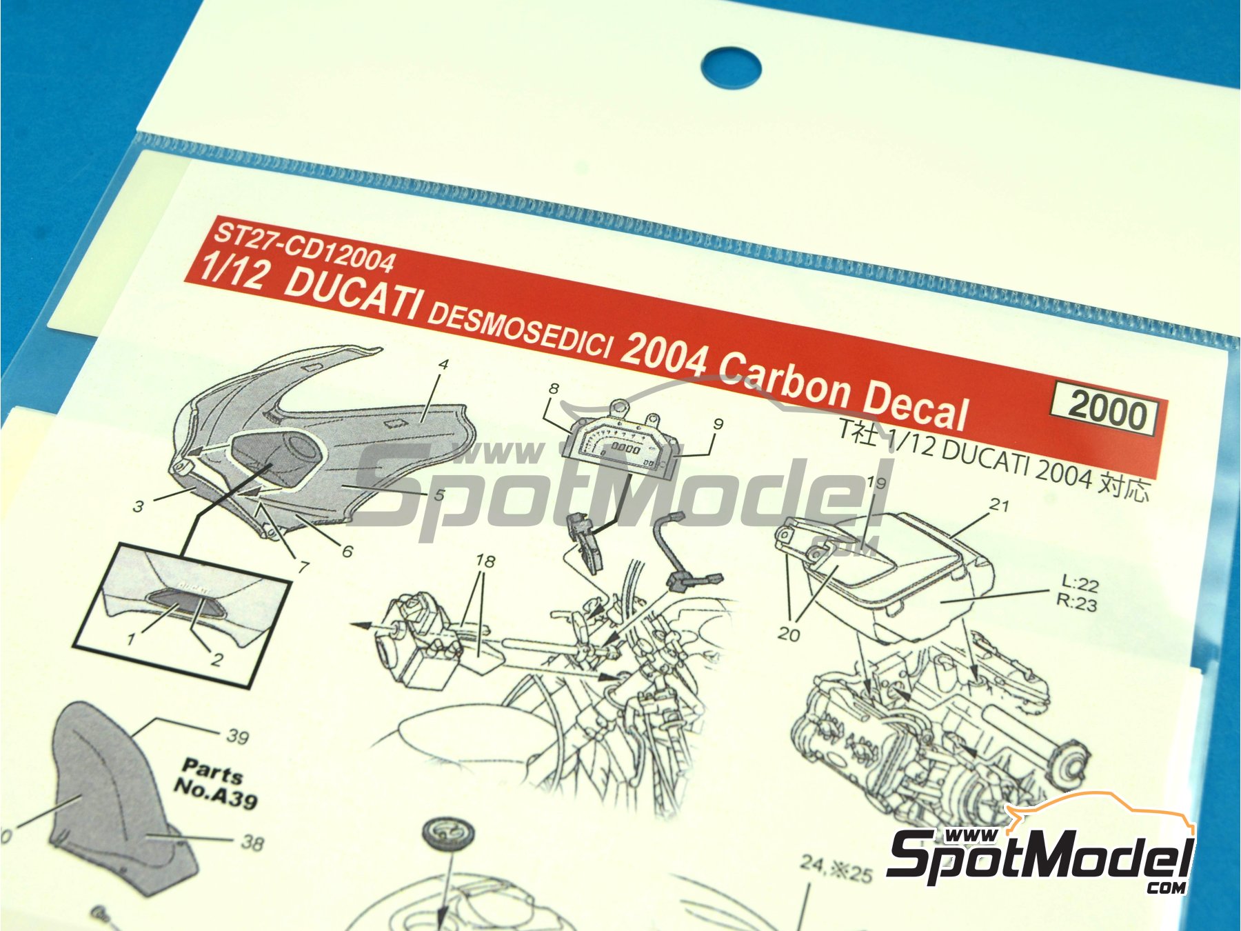 Image 6: Ducati Desmosedici - Campeonato del Mundo de Motociclismo 2004 | Patron de fibra de carbono en calca en escala 1/12 fabricado por Studio27 (ref. ST27-CARBOND12004, tambien 4545310009054 y CD12004)