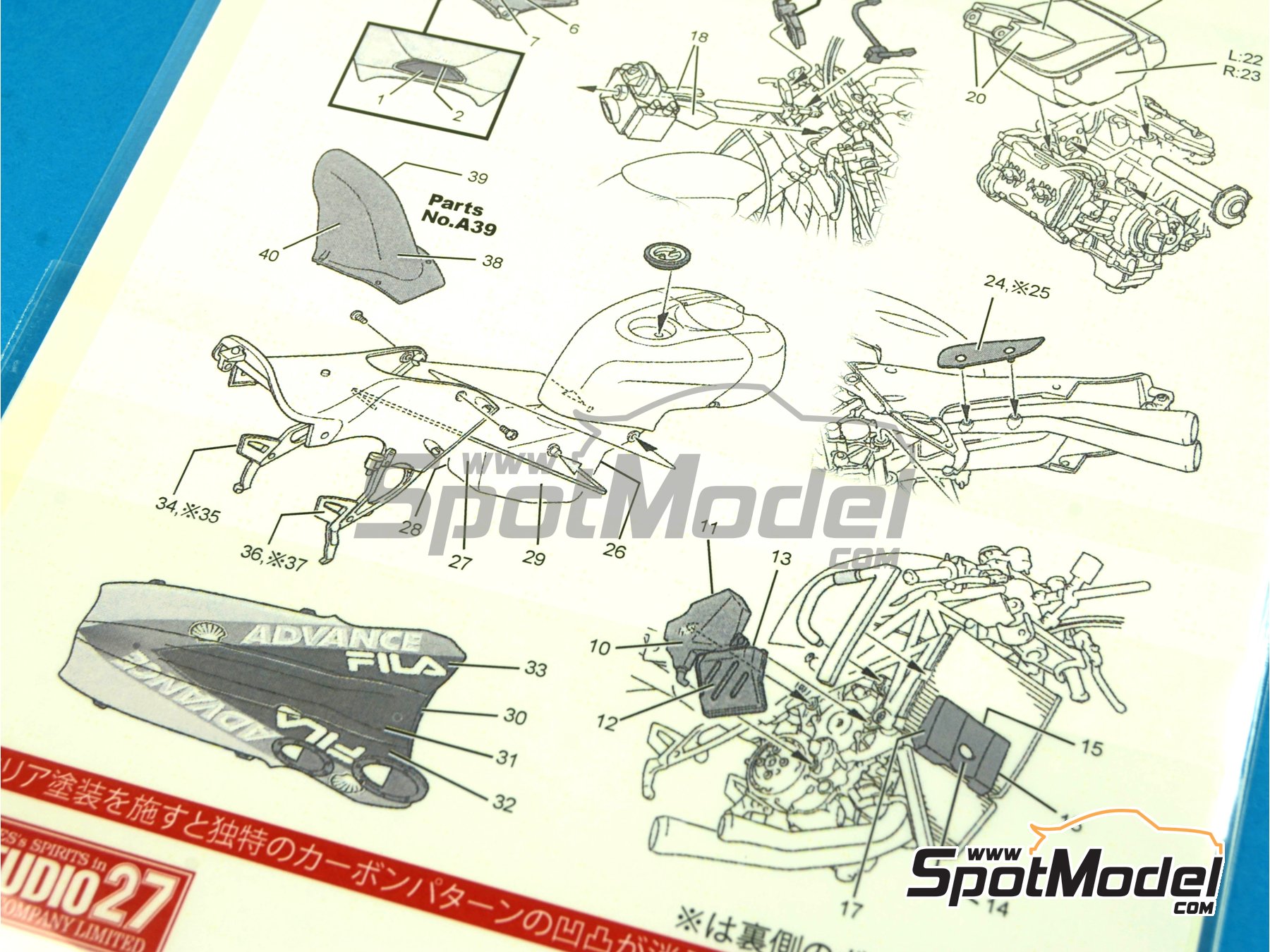 Image 7: Ducati Desmosedici - Campeonato del Mundo de Motociclismo 2004 | Patron de fibra de carbono en calca en escala 1/12 fabricado por Studio27 (ref. ST27-CARBOND12004, tambien 4545310009054 y CD12004)