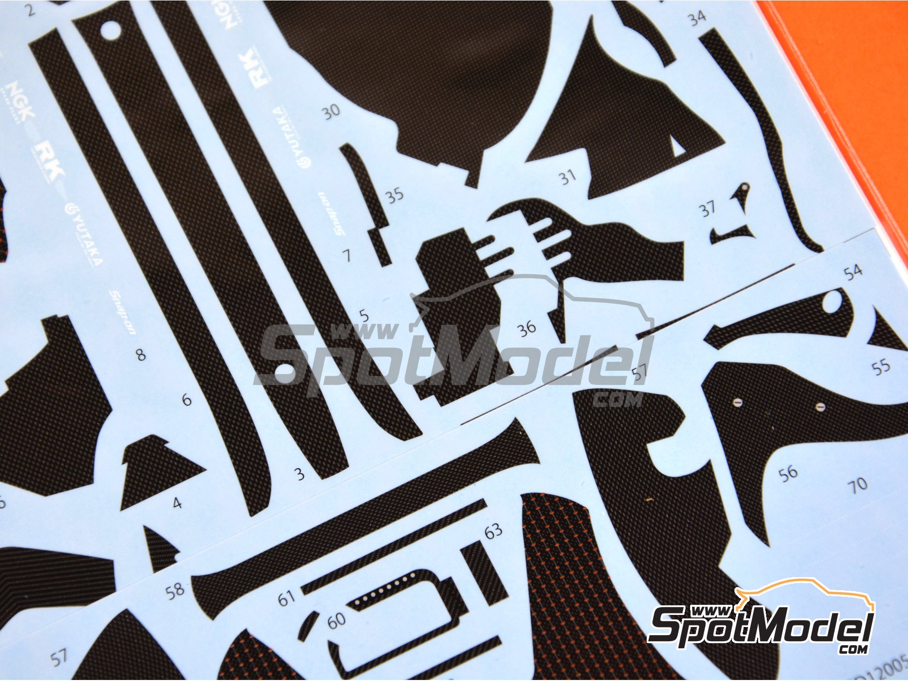 Image 5: Honda RC213V - Campeonato del Mundo de Moto GP 2014 | Patron de fibra de carbono en calca en escala 1/12 fabricado por Studio27 (ref. ST27-CARBOND12005, tambien 4545310013426 y CD12005)