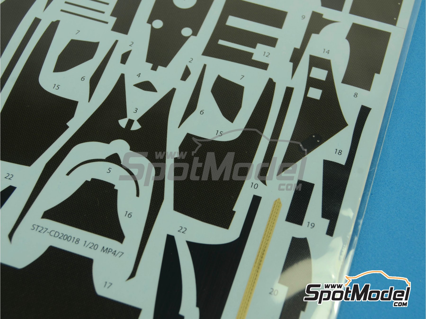Image 3: McLaren Honda MP4/7 | Carbon fibre pattern decal set in 1/20 scale manufactured by Studio27 (ref.&nbsp;ST27-CARBOND20018, also 4545310009252 and CD20018)
