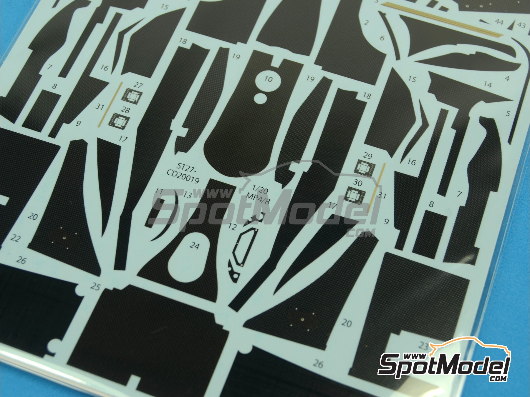 Image 4: McLaren Ford MP4/8 - Formula 1 World Championship 1993 | Carbon fibre pattern decal set in 1/20 scale manufactured by Studio27 (ref.&nbsp;ST27-CARBOND20019, also 4545310009269 and CD20019)