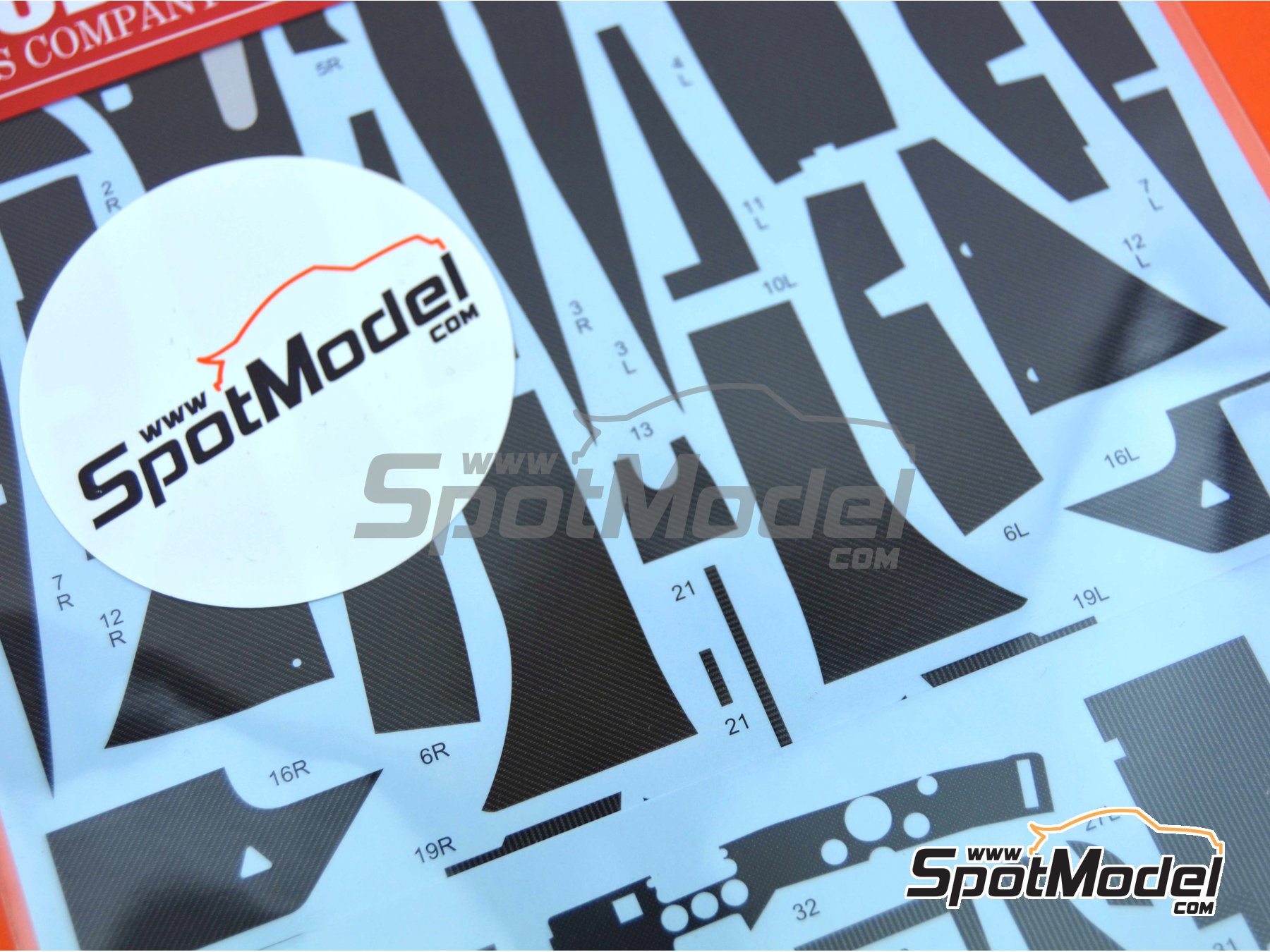 Image 2: Jaguar XJR-9 | Patron de fibra de carbono en calca en escala&nbsp;1/24 fabricado por Studio27 (ref.&nbsp;ST27-CARBOND24029, tambien 4545310016335 y CD24029)