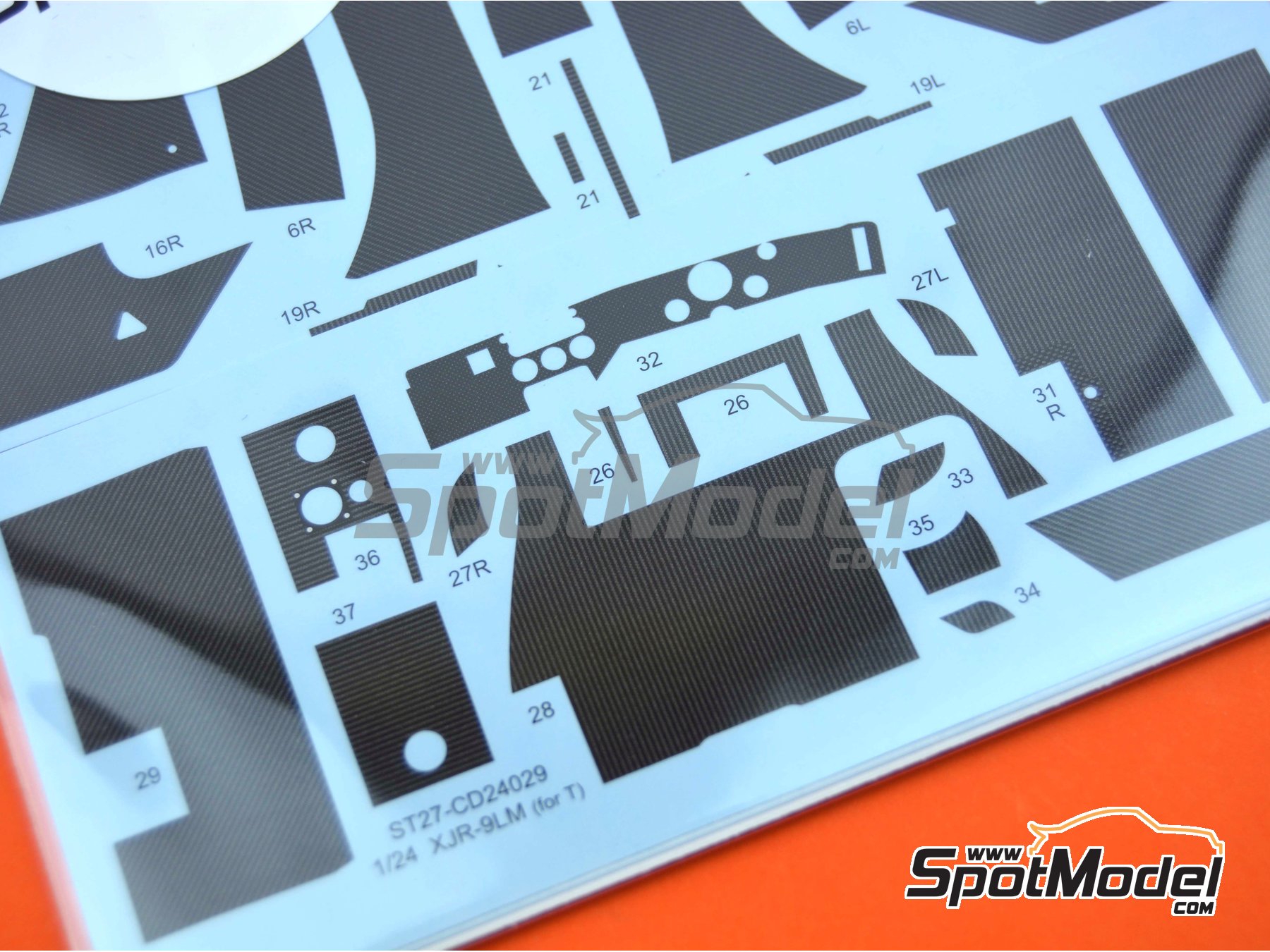 Image 3: Jaguar XJR-9 | Patron de fibra de carbono en calca en escala&nbsp;1/24 fabricado por Studio27 (ref.&nbsp;ST27-CARBOND24029, tambien 4545310016335 y CD24029)