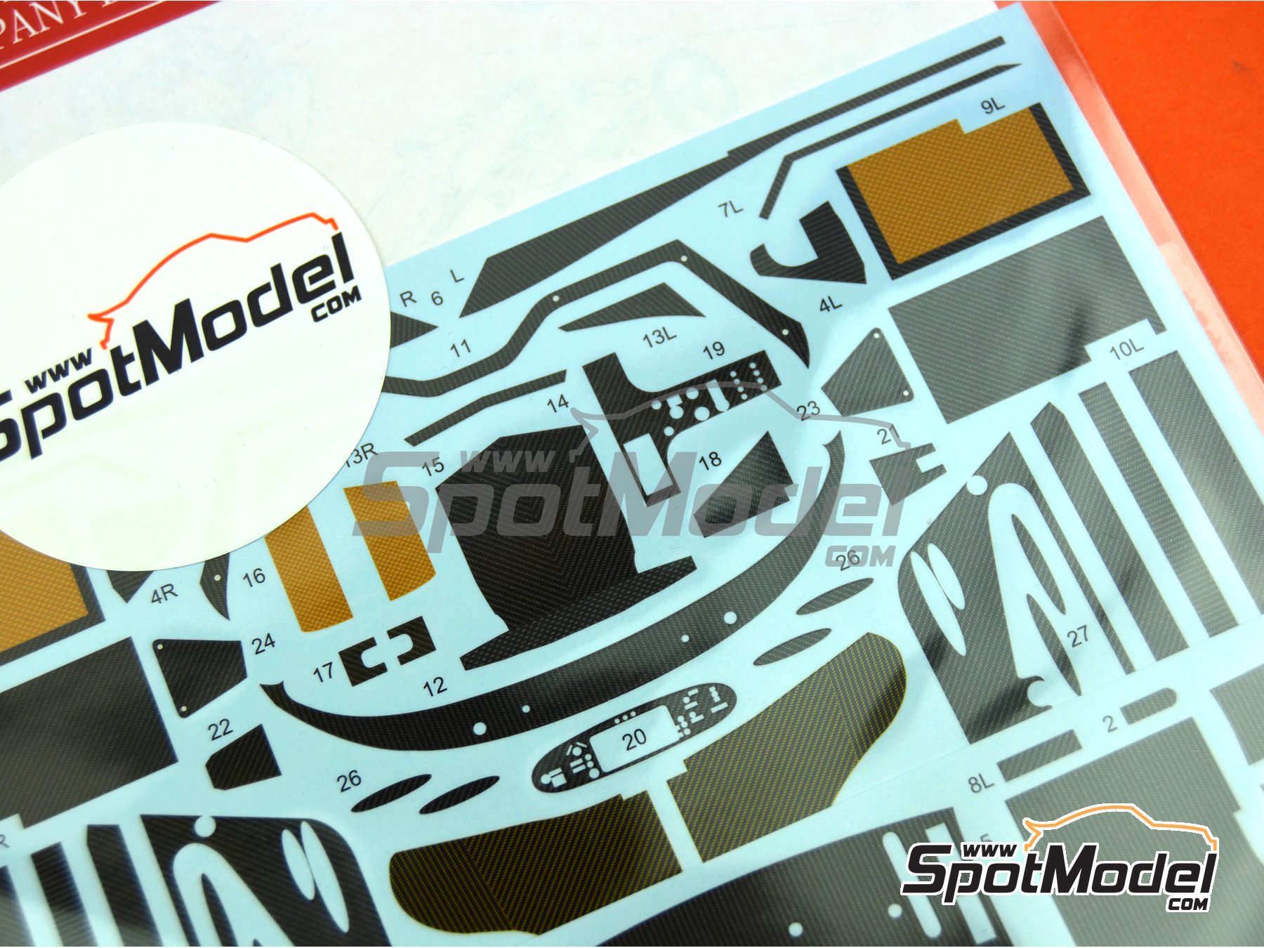 Image 1: Porsche 911 GT1 | Patron de fibra de carbono en calca en escala&nbsp;1/24 fabricado por Studio27 (ref.&nbsp;ST27-CARBOND24031, tambien 4545310016526 y CD24031)