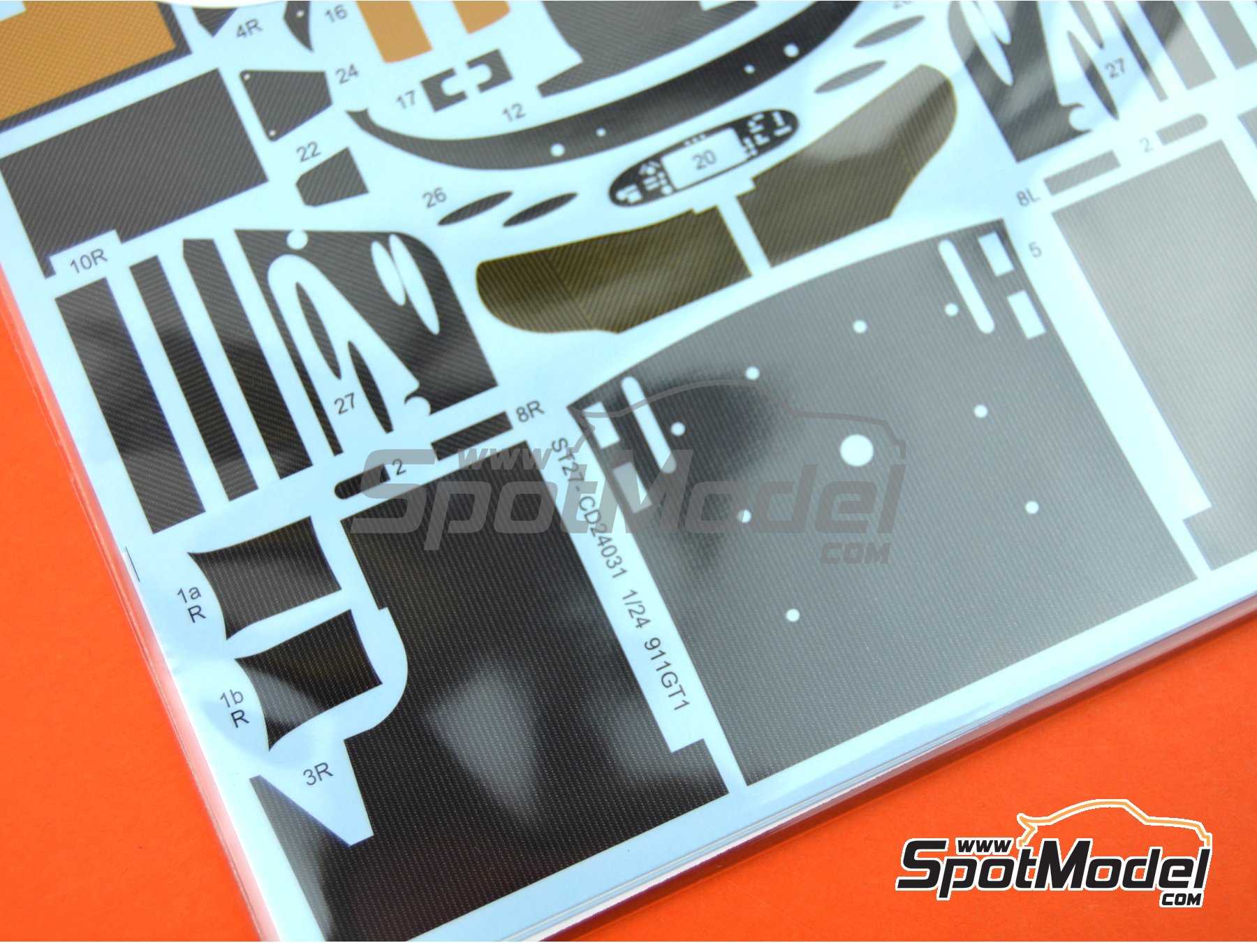 Image 2: Porsche 911 GT1 | Patron de fibra de carbono en calca en escala&nbsp;1/24 fabricado por Studio27 (ref.&nbsp;ST27-CARBOND24031, tambien 4545310016526 y CD24031)