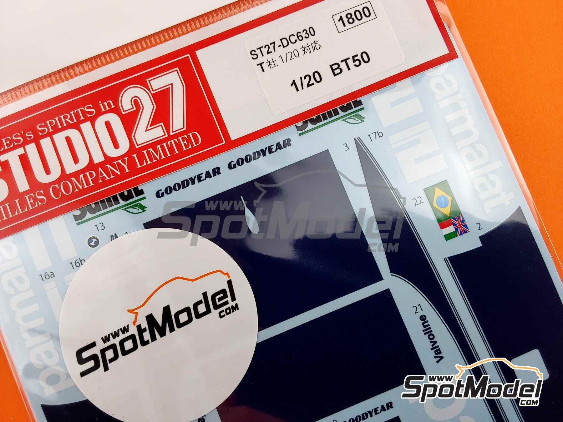 Image 6: Brabham BT50 BMW Turbo Equipo Brabham Racing Organisation patrocinado por Parmalat - Campeonato del Mundo FIA de Formula 1 1982 | Decoraci&oacute;n en escala&nbsp;1/20 fabricado por Studio27 (ref.&nbsp;ST27-DC630, tambien 4545310406303 y DC630)