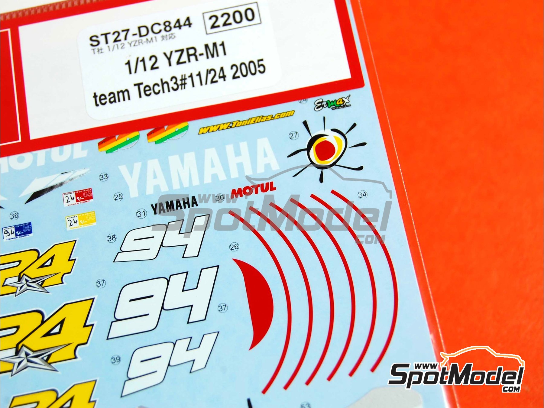Image 2: Yamaha YZR-M1 Equipo Yamaha Tech3 patrocinado por Spain - Campeonato del Mundo de Motociclismo 2005 | Decoraci&oacute;n en escala&nbsp;1/12 fabricado por Studio27 (ref.&nbsp;ST27-DC844, tambien 4545310408444 y DC844)