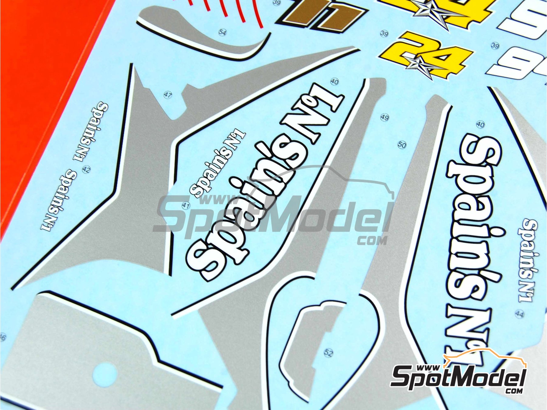 Image 4: Yamaha YZR-M1 Equipo Yamaha Tech3 patrocinado por Spain - Campeonato del Mundo de Motociclismo 2005 | Decoraci&oacute;n en escala&nbsp;1/12 fabricado por Studio27 (ref.&nbsp;ST27-DC844, tambien 4545310408444 y DC844)