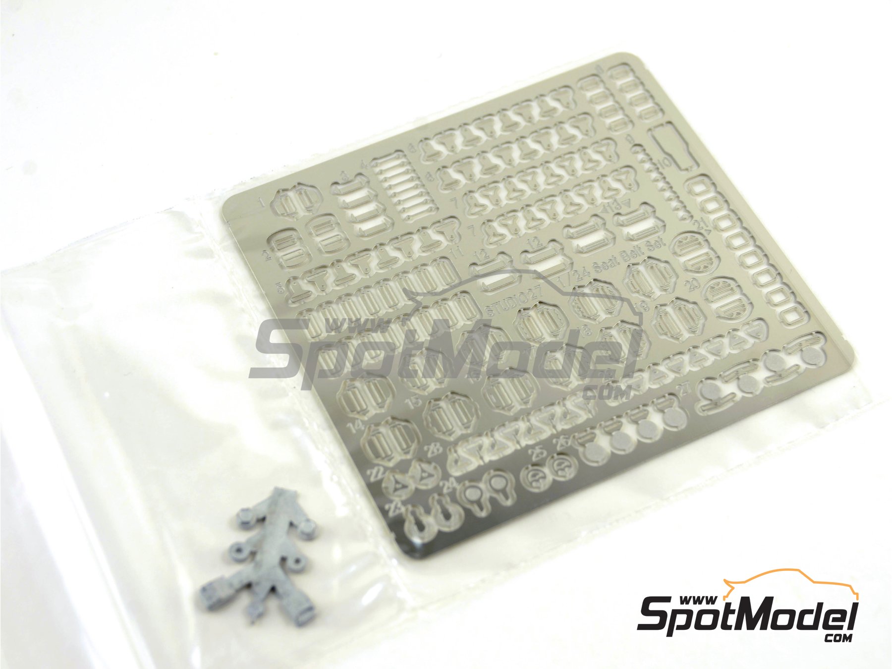 Image 6: Arn&eacute;s de competici&oacute;n | Cinturones en escala&nbsp;1/24 fabricado por Studio27 (ref.&nbsp;ST27-FP24177, tambien 4545310011965 y FP24177)