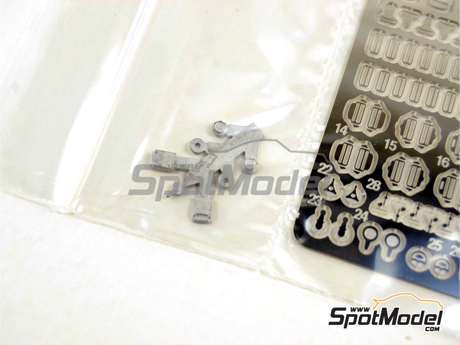 Image 7: Arn&eacute;s de competici&oacute;n | Cinturones en escala&nbsp;1/24 fabricado por Studio27 (ref.&nbsp;ST27-FP24177, tambien 4545310011965 y FP24177)