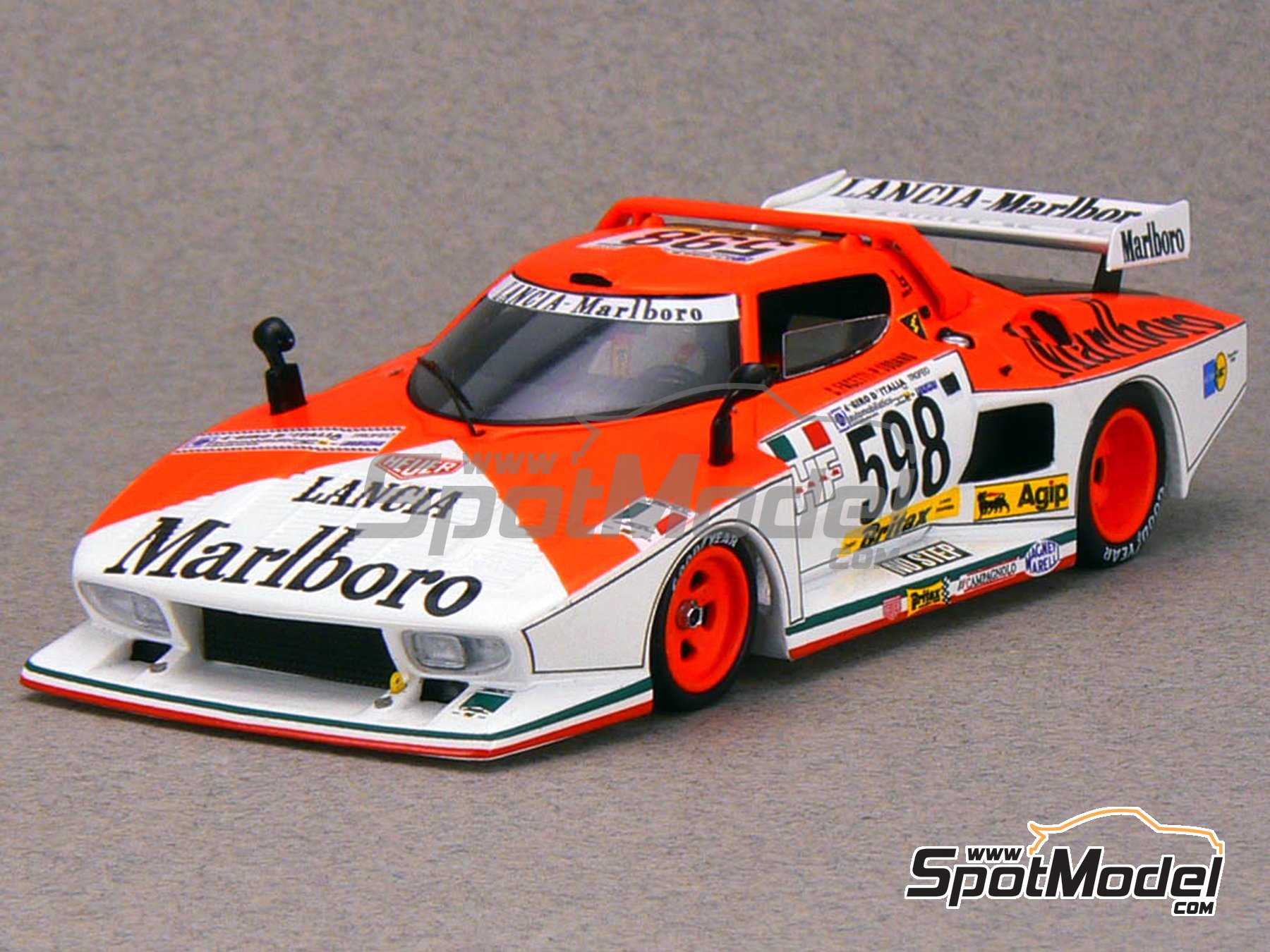 Image 2: Lancia Stratos Turbo patrocinado por Marlboro - Giro d'Italia Automobilistico, Campeonato del mundo de Marcas 1976 | Decoraci&oacute;n en escala&nbsp;1/24 fabricado por Tabu Design (ref.&nbsp;TABU24018R, tambien 4545310018513 y TABU2418R)