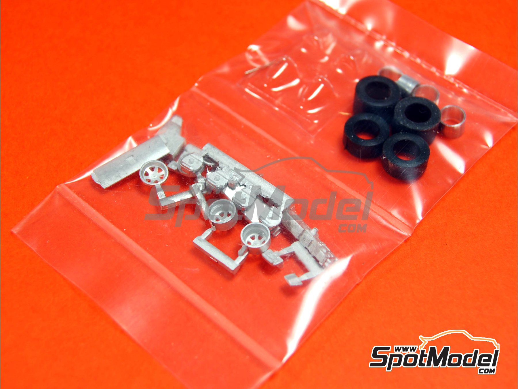 Image 10: McLaren Honda MP4/4 McLaren Racing Limited Team sponsored by Marlboro - Japanese Formula 1 Grand Prix 1998 | Car scale model kit in 1/64 scale manufactured by Tameo Kits (ref.&nbsp;64T001)