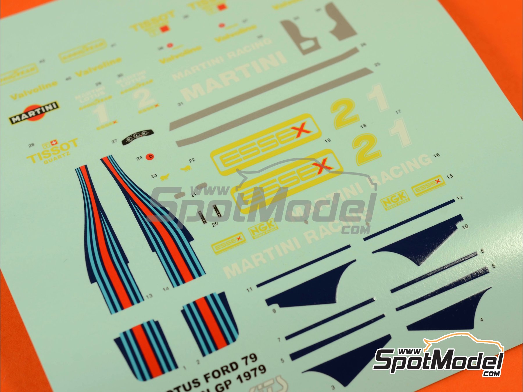 Image 2: Lotus Ford Type 79 Equipo Lotus patrocinado por Martini Essex - Gran Premio de Fórmula 1 de Italia 1979 | Maqueta de coche en escala 1/43 fabricado por Tameo Kits (ref. CPK002)