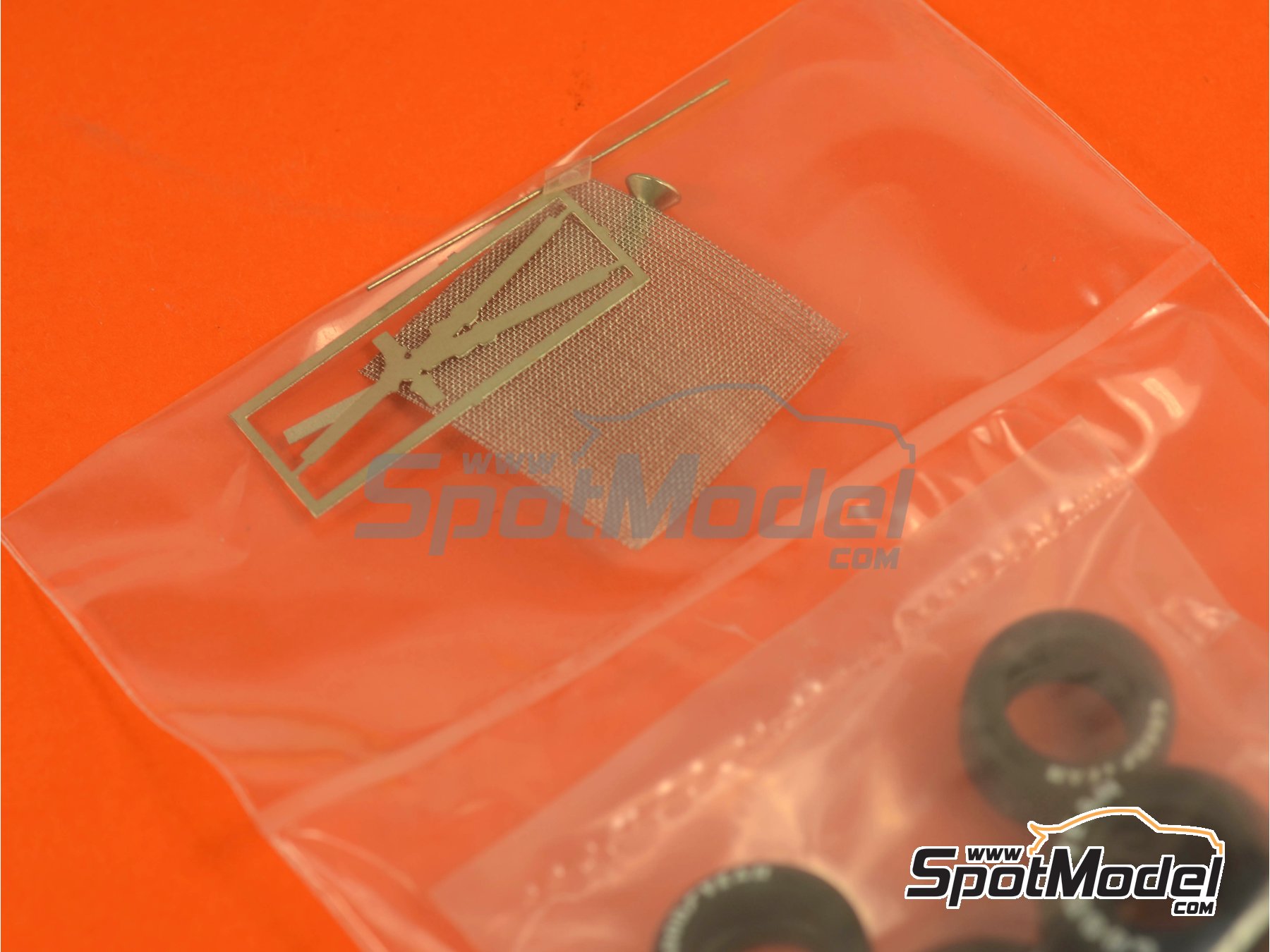 Image 5: Lotus Ford Type 79 Equipo Lotus patrocinado por Martini Essex - Gran Premio de Fórmula 1 de Italia 1979 | Maqueta de coche en escala 1/43 fabricado por Tameo Kits (ref. CPK002)