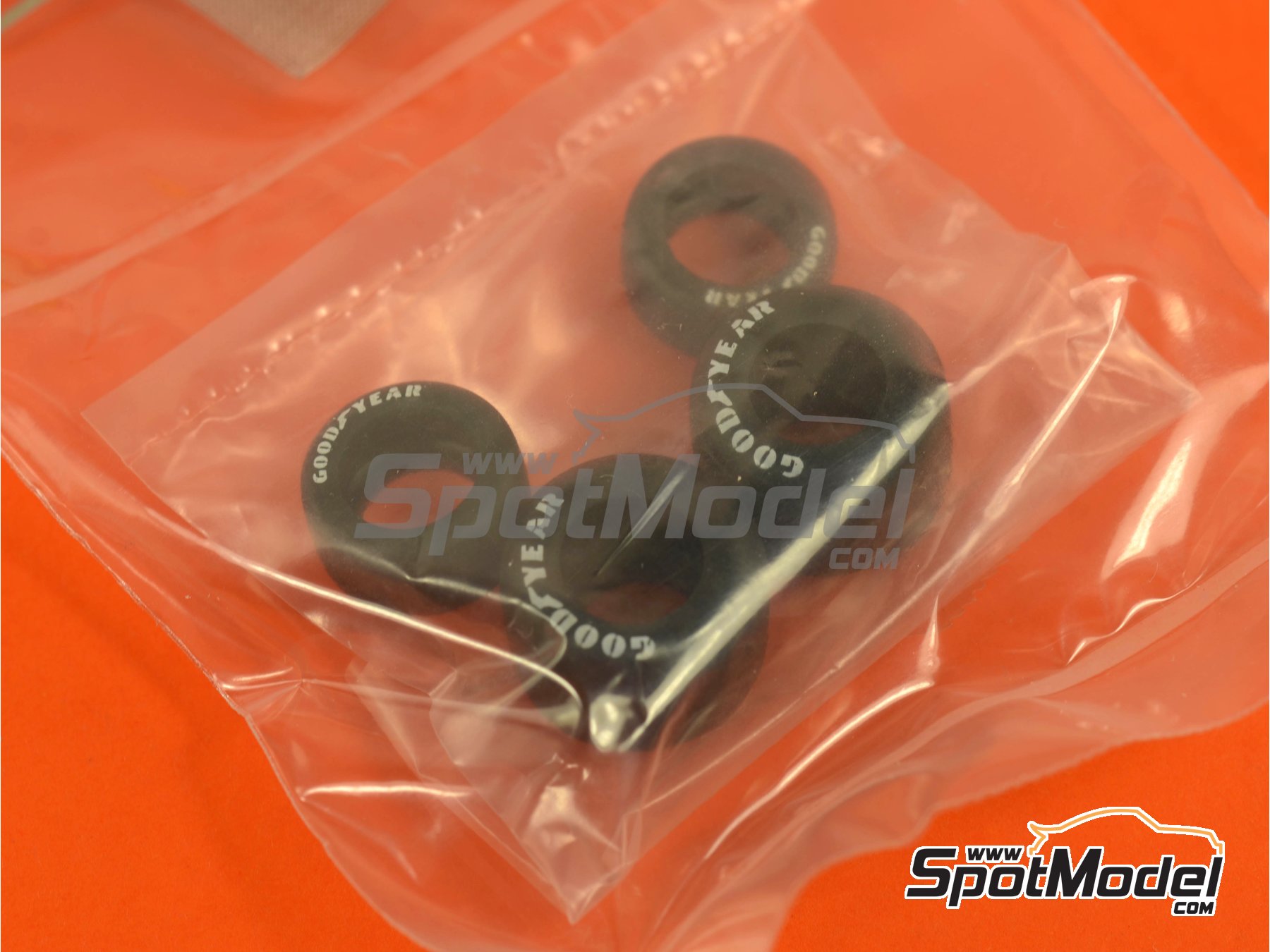 Image 6: Lotus Ford Type 79 Equipo Lotus patrocinado por Martini Essex - Gran Premio de Fórmula 1 de Italia 1979 | Maqueta de coche en escala 1/43 fabricado por Tameo Kits (ref. CPK002)