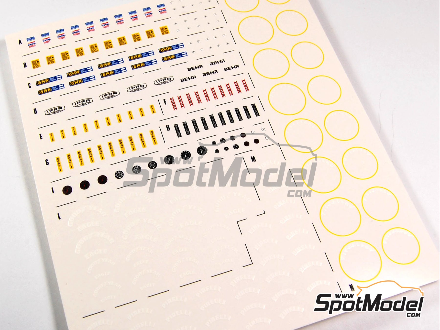 Image 1: Sparco, OMP, Ipra, Behr, Britax, Sabelt, Arexons, Willans, Firestone, Goodyear | Logotipos en escala&nbsp;1/43 fabricado por Tameo Kits (ref.&nbsp;DG01)