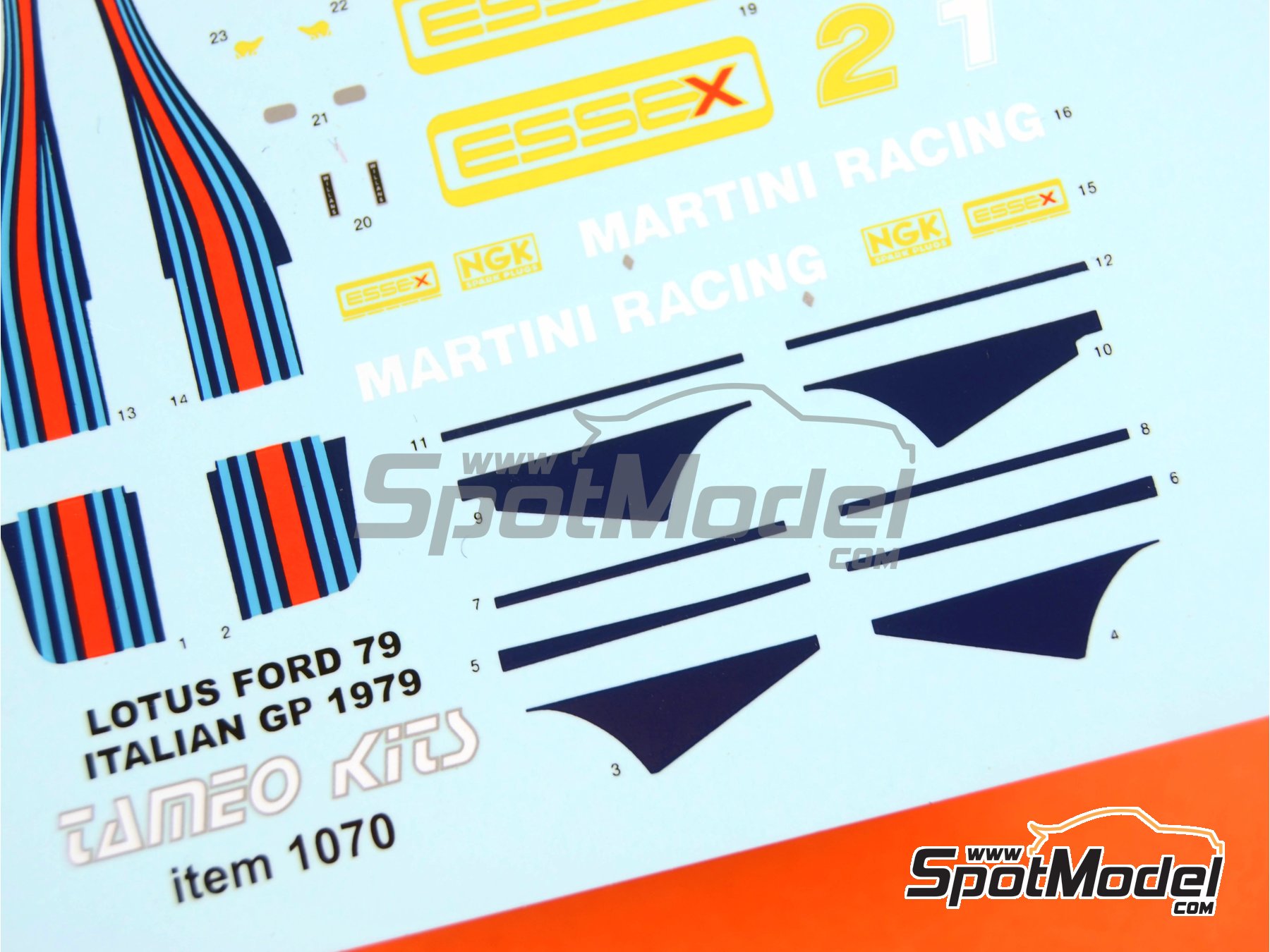 Image 2: Lotus Ford Type 79 Equipo Lotus patrocinado por Essex - Gran Premio de F&oacute;rmula 1 de Italia 1979 | Decoraci&oacute;n en escala&nbsp;1/43 fabricado por Tameo Kits (ref.&nbsp;DK-CPK002)