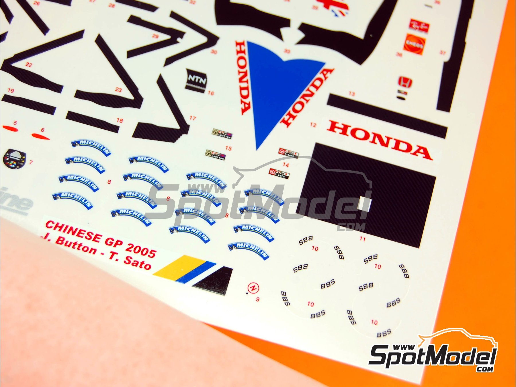 Image 3: BAR Honda 007 British American Racing Team sponsored by Lucky Strike - Chinese Formula 1 Grand Prix 2005 | Marking / livery in 1/43 scale manufactured by Tameo Kits (ref.&nbsp;DK-SLK026)