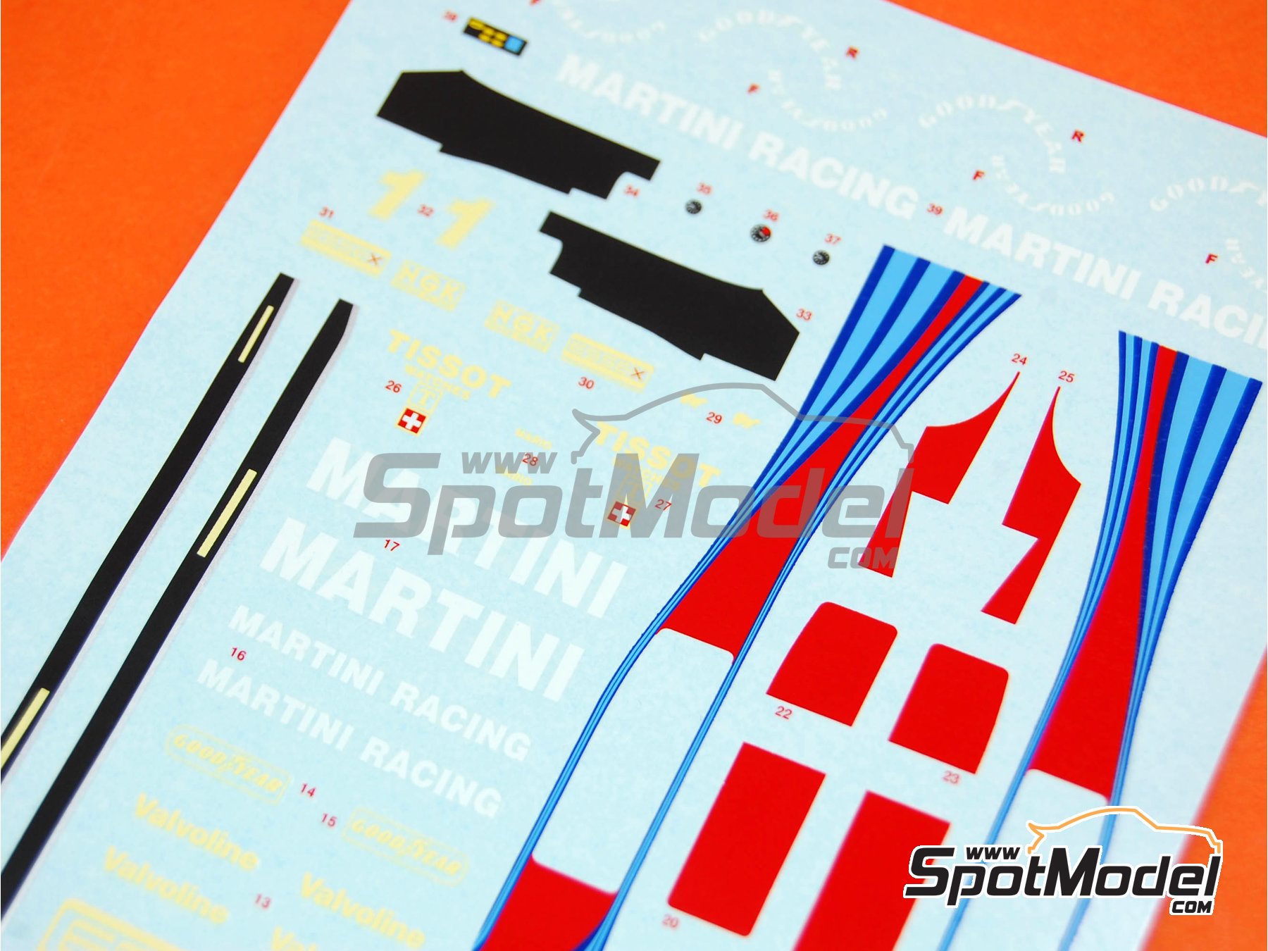 Image 2: Lotus Ford 80 Equipo Lotus patrocinado por Martini Racing - Gran Premio de F&oacute;rmula 1 de Espa&ntilde;a 1979 | Decoraci&oacute;n en escala&nbsp;1/43 fabricado por Tameo Kits (ref.&nbsp;DK-SLK041)