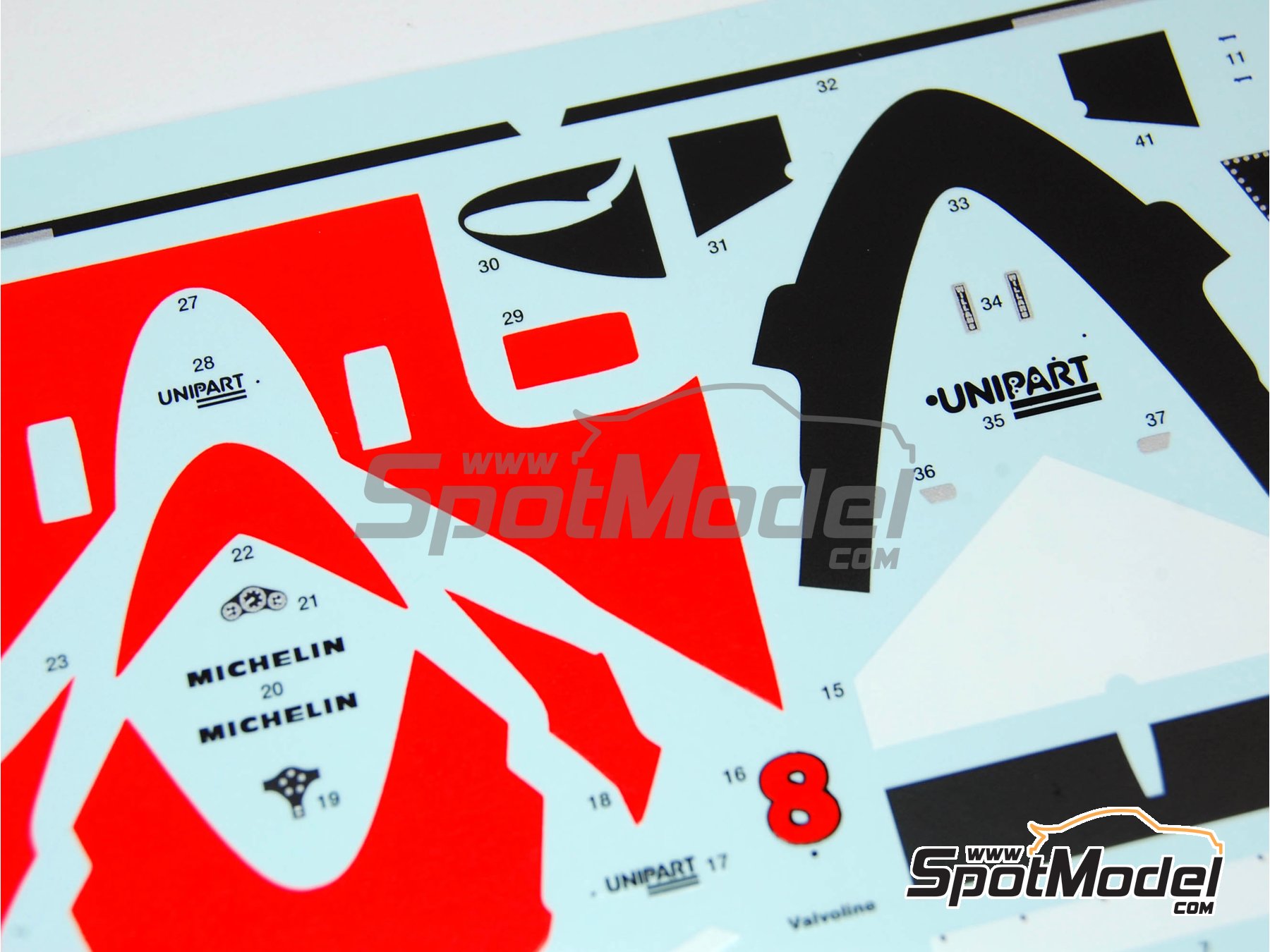Image 3: McLaren Ford MP4/1 Equipo McLaren Racing Limited patrocinado por Marlboro - Gran Premio de F&oacute;rmula 1 de Inglaterra 1981 | Decoraci&oacute;n en escala&nbsp;1/43 fabricado por Tameo Kits (ref.&nbsp;DK-SLK085)