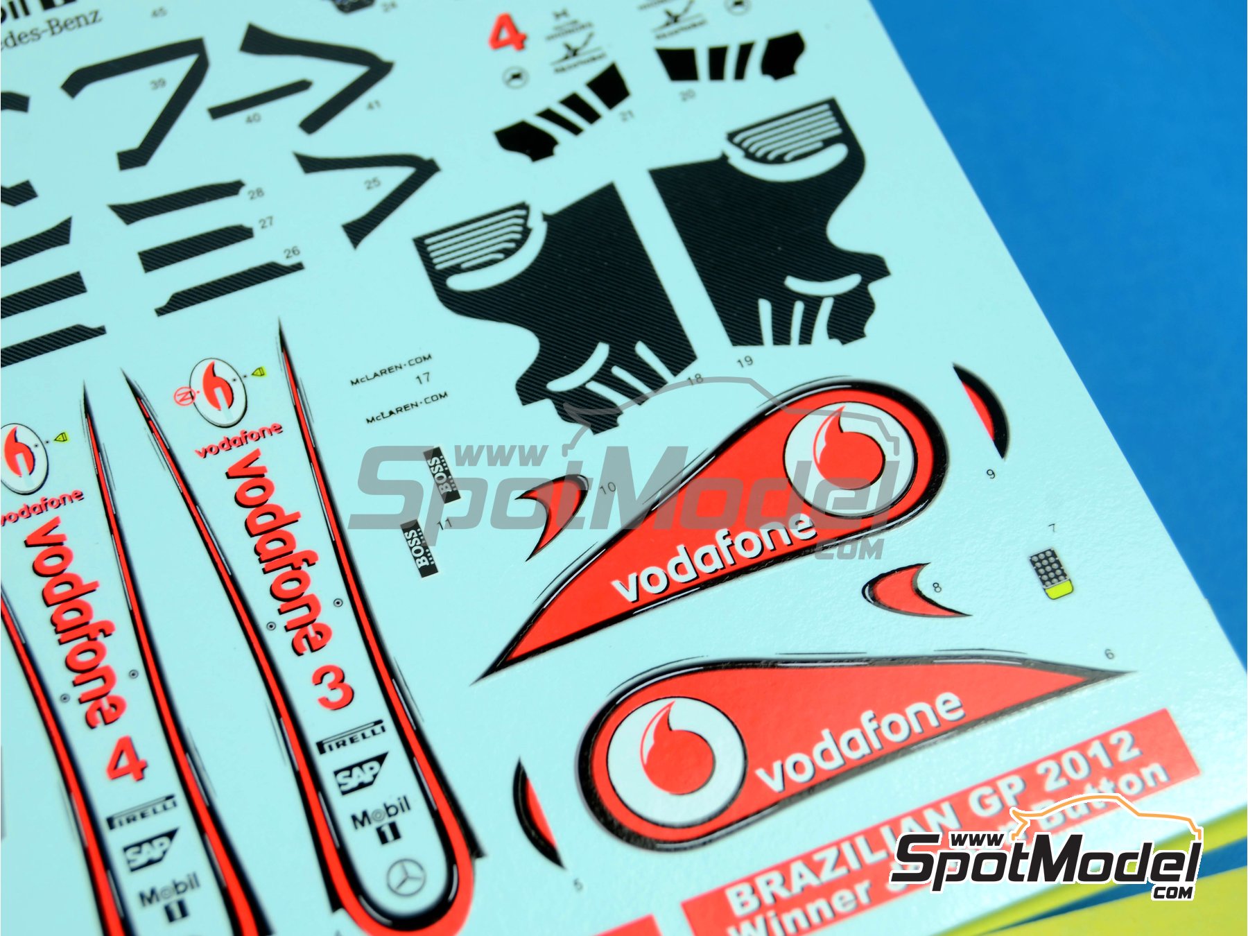 Image 3: McLaren Mercedes MP4/27 Equipo McLaren Racing Limited patrocinado por Vodafone - Gran Premio de F&oacute;rmula 1 de Brasil 2012 | Decoraci&oacute;n en escala&nbsp;1/43 fabricado por Tameo Kits (ref.&nbsp;DK-SLK090)