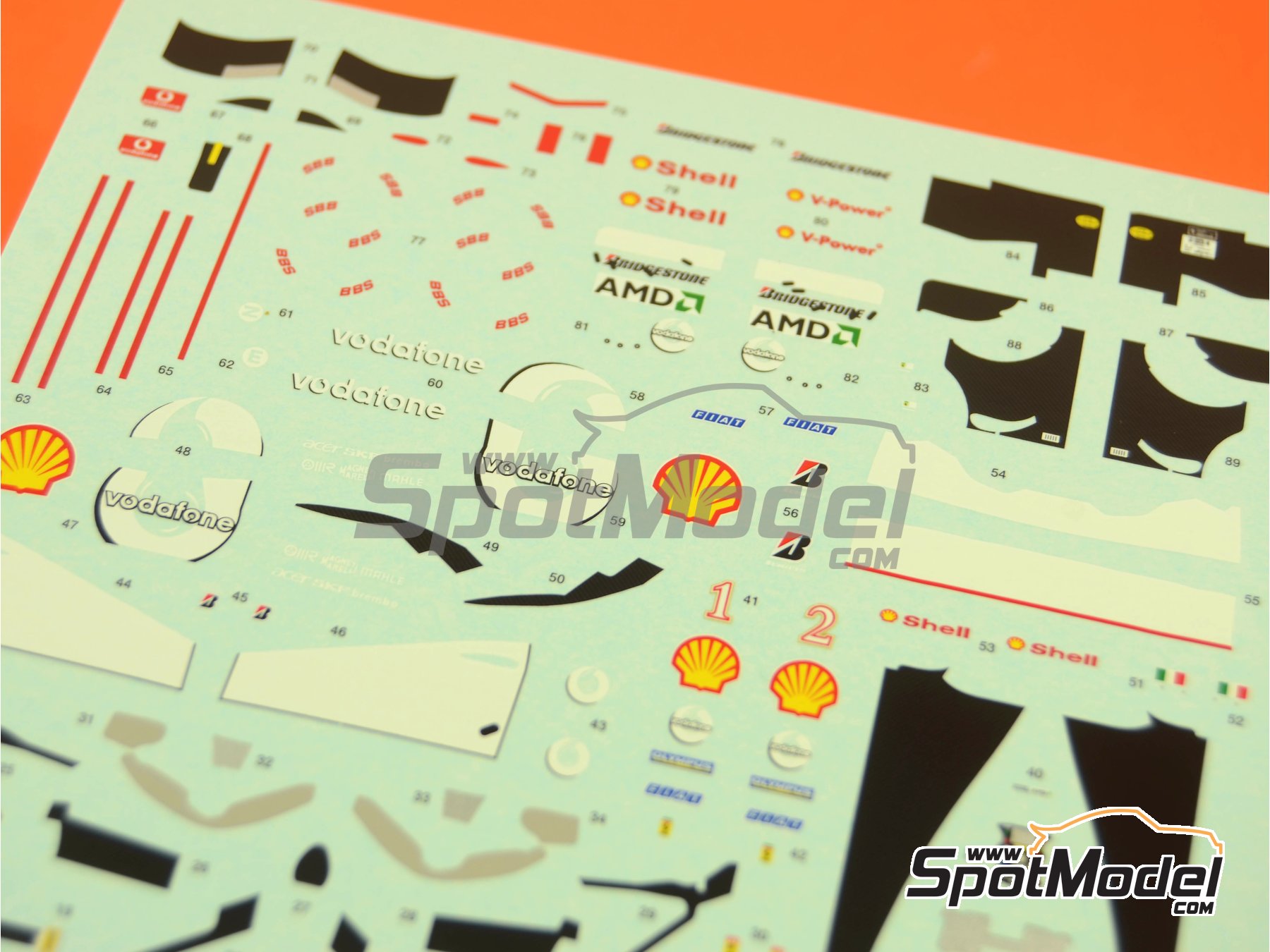 Image 1: Ferrari F2004 Equipo Scuderia Ferrari patrocinado por Vodafone Marlboro - Gran Premio de F&oacute;rmula 1 de Jap&oacute;n 2004 | Decoraci&oacute;n en escala&nbsp;1/43 fabricado por Tameo Kits (ref.&nbsp;DK347)