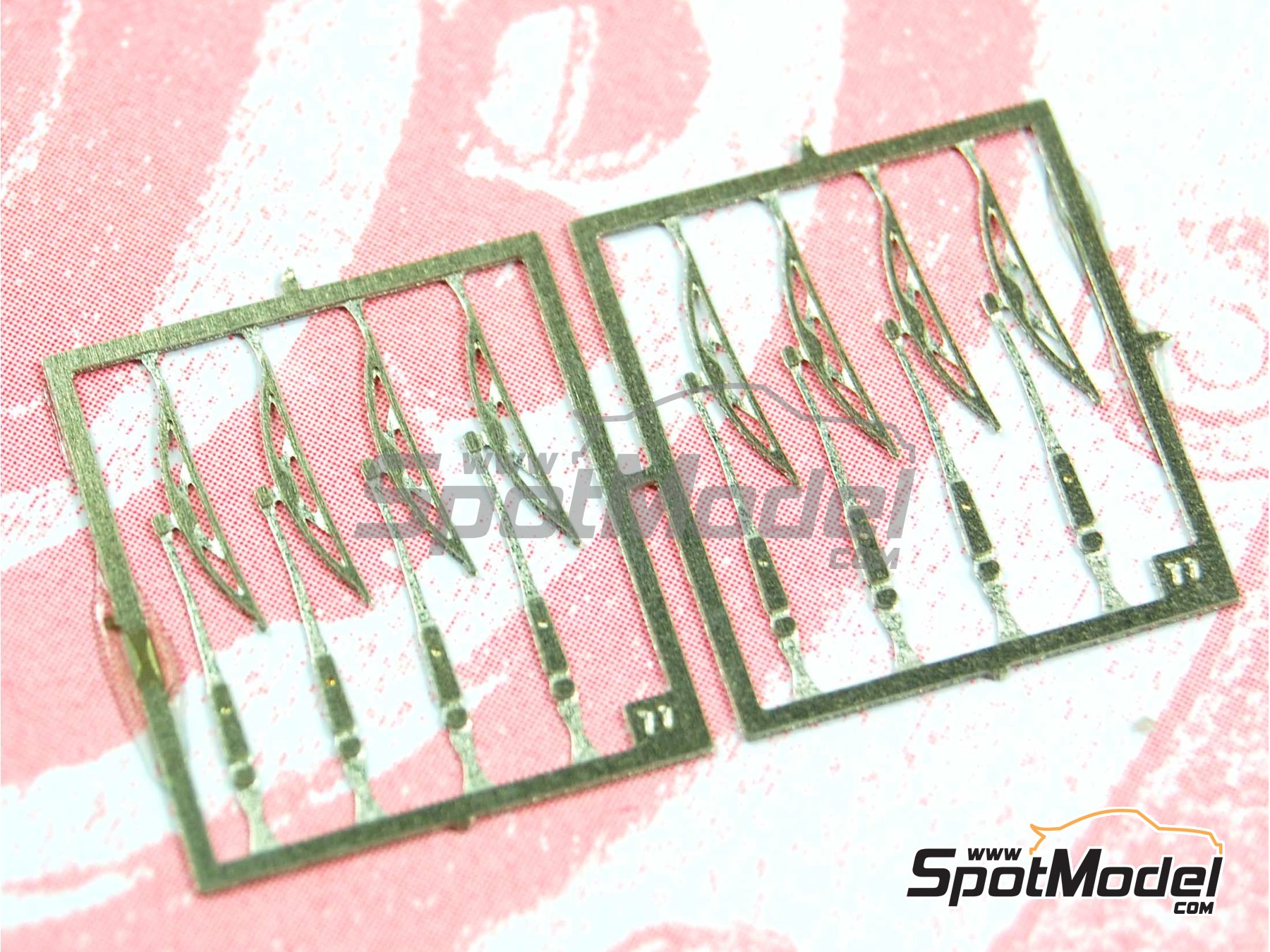Image 3: Wiper blade | Detail in 1/43 scale manufactured by Tameo Kits (ref.&nbsp;FT03)