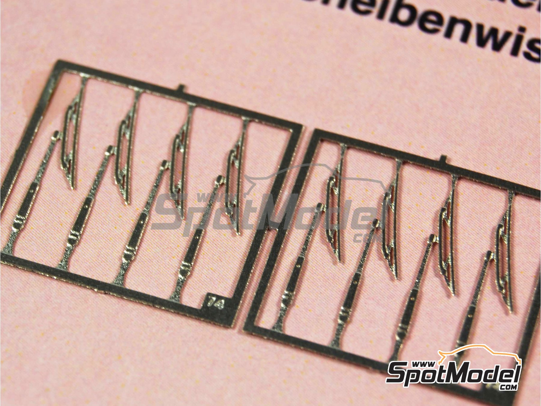 Image 5: Limpiaparabrisas | Detalle en escala&nbsp;1/43 fabricado por Tameo Kits (ref.&nbsp;FT07)