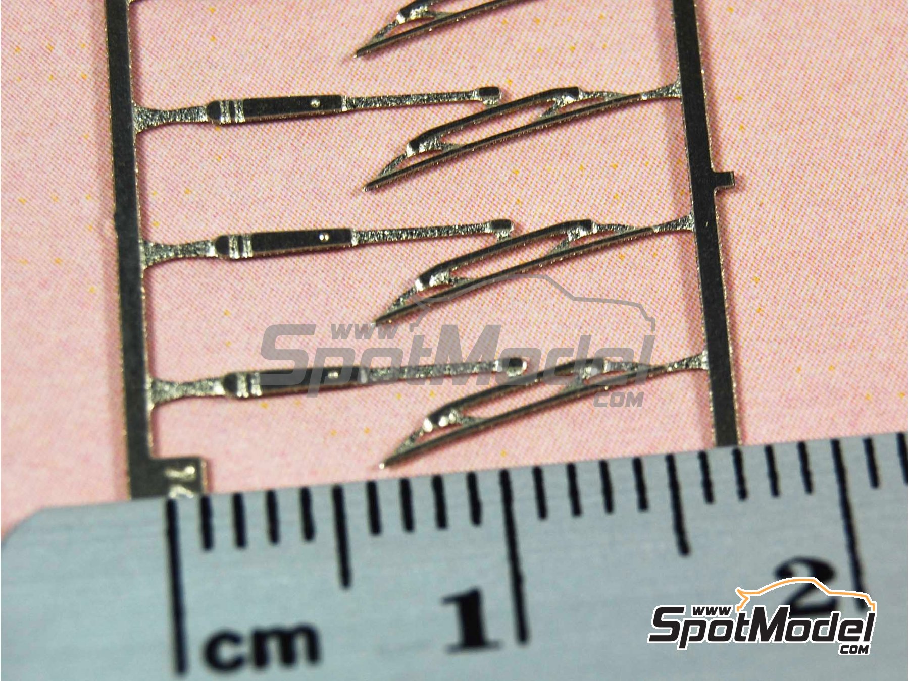 Image 7: Limpiaparabrisas | Detalle en escala&nbsp;1/43 fabricado por Tameo Kits (ref.&nbsp;FT07)