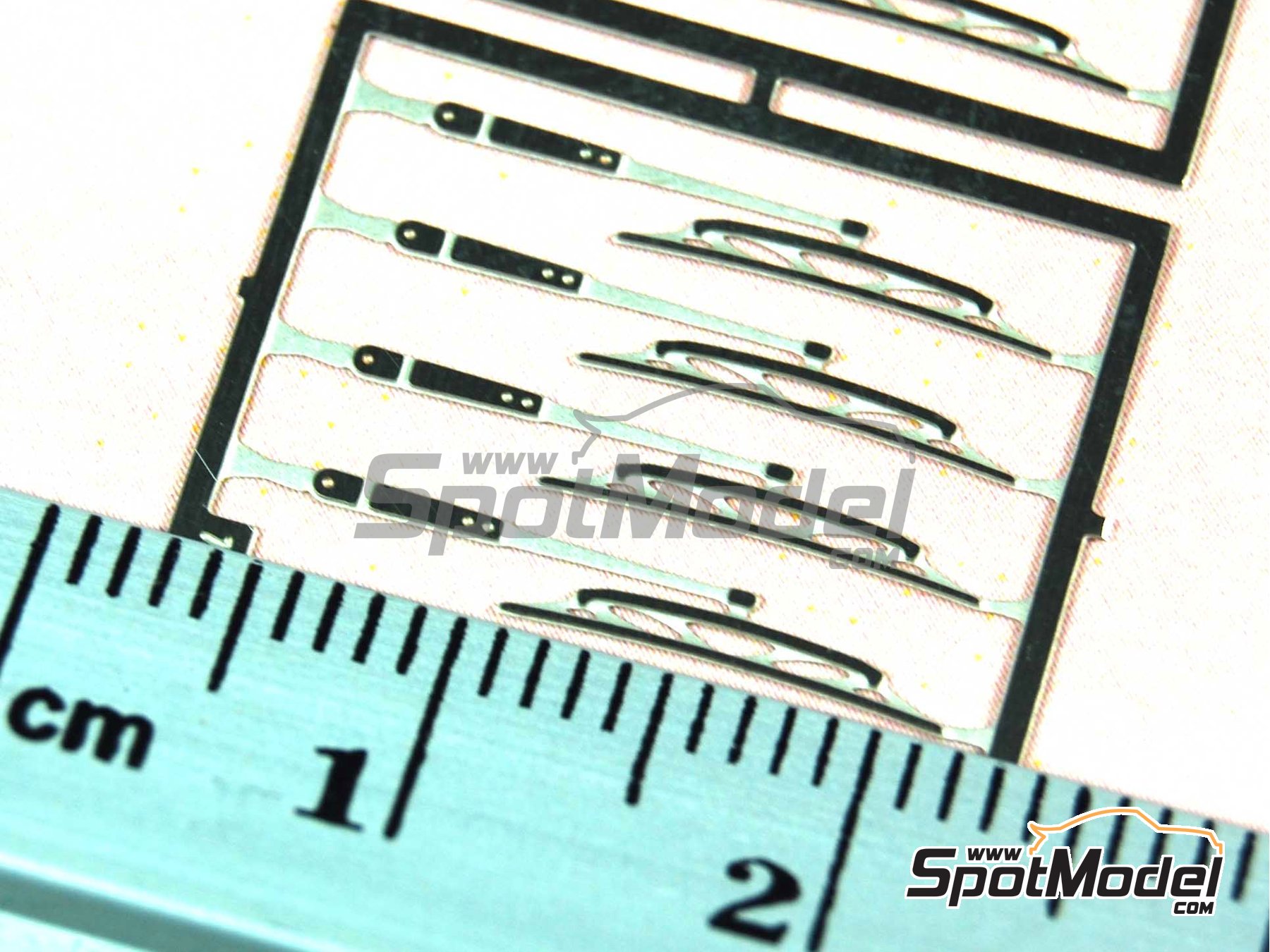 Image 5: Wiper blade | Detail in 1/43 scale manufactured by Tameo Kits (ref.&nbsp;FT08)