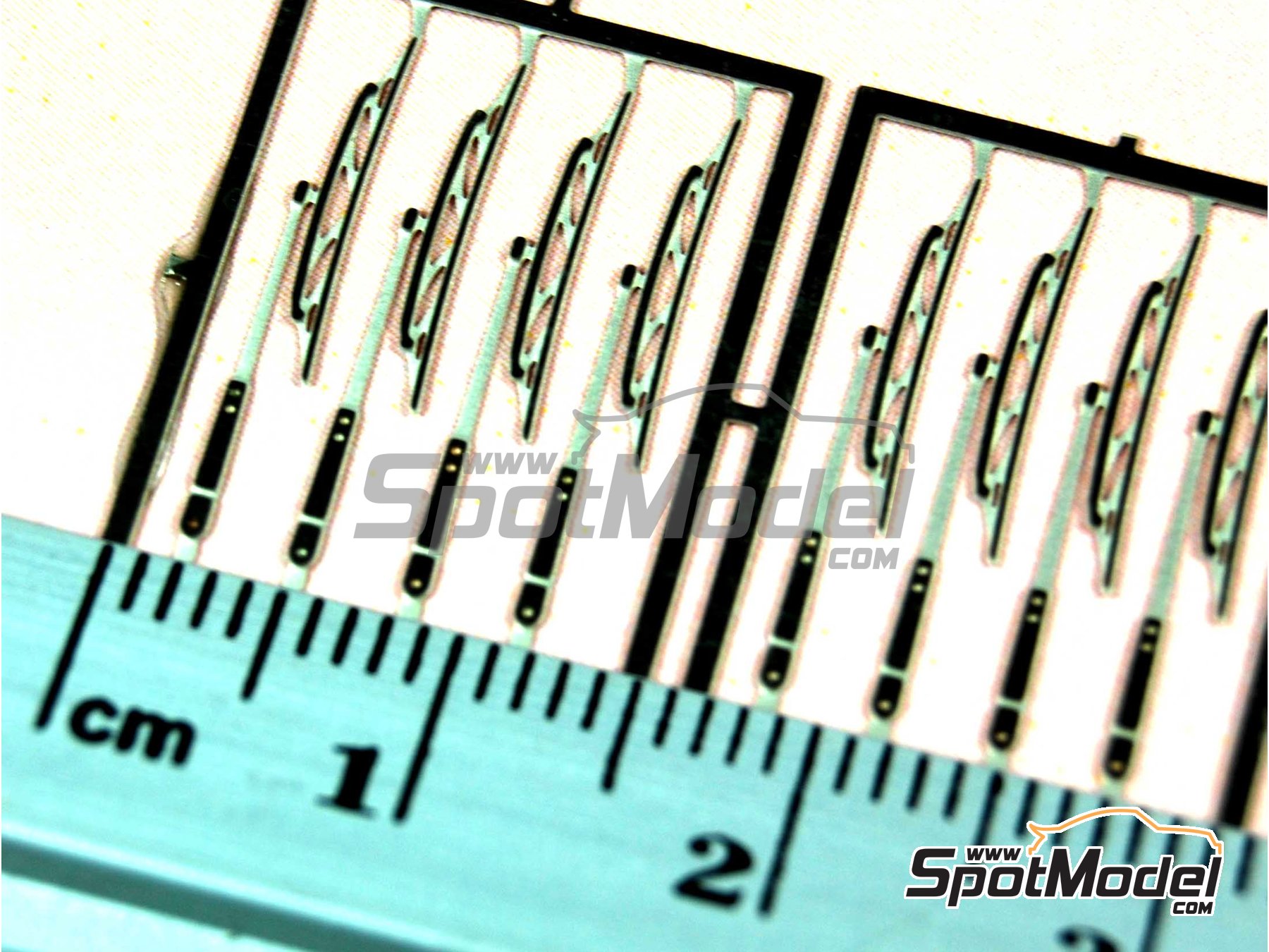 Image 6: Wiper blade | Detail in 1/43 scale manufactured by Tameo Kits (ref.&nbsp;FT08)