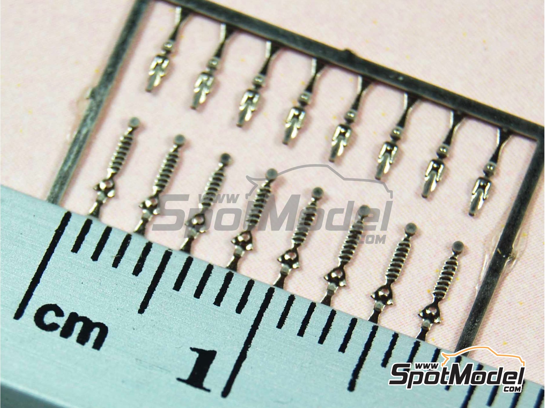 Image 5: Cierre rapido de capot de muelle | Cierres de capot en escala&nbsp;1/43 fabricado por Tameo Kits (ref.&nbsp;FT13)