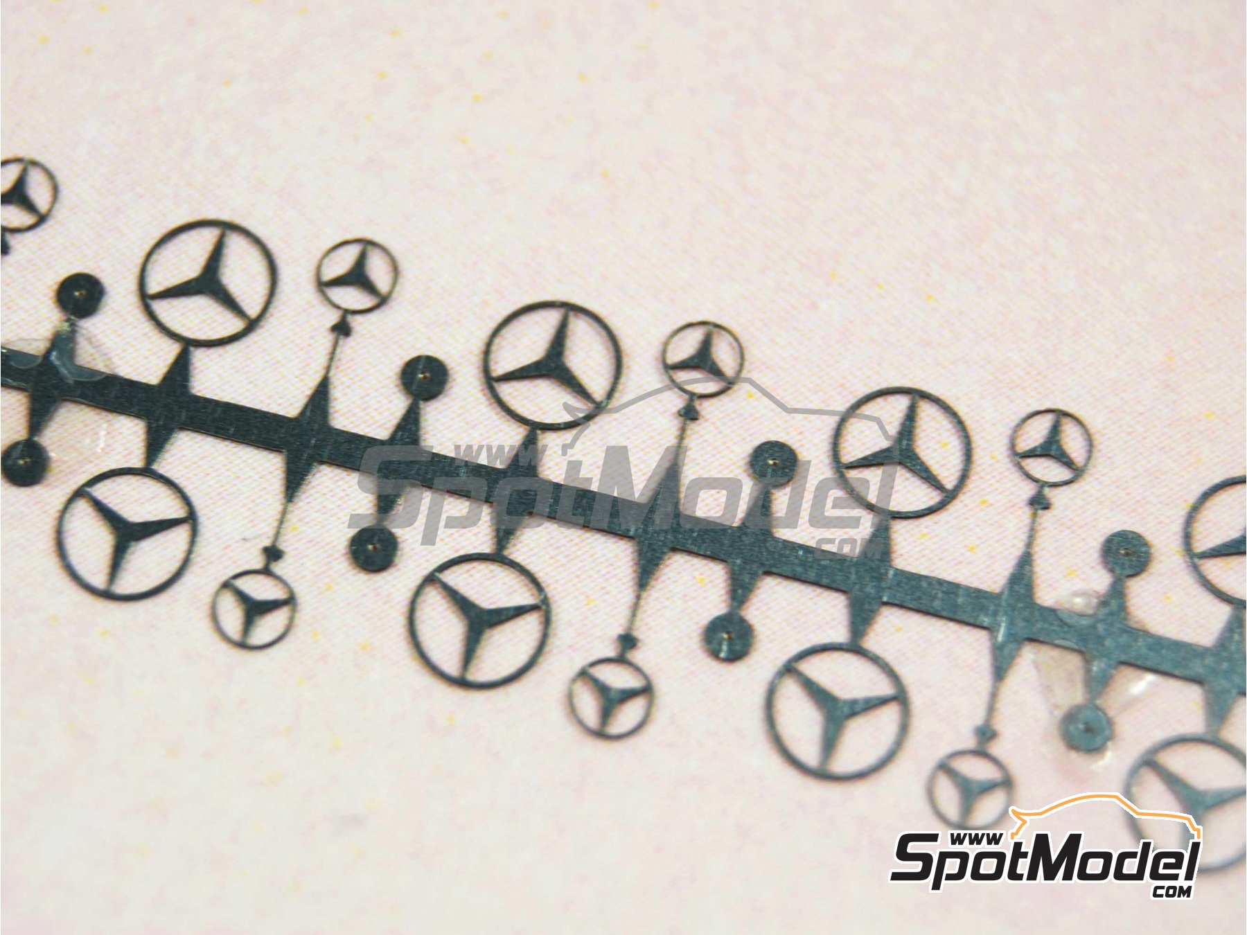 Image 2: Mercedes | Logotypes in 1/43 scale manufactured by Tameo Kits (ref.&nbsp;FT22)