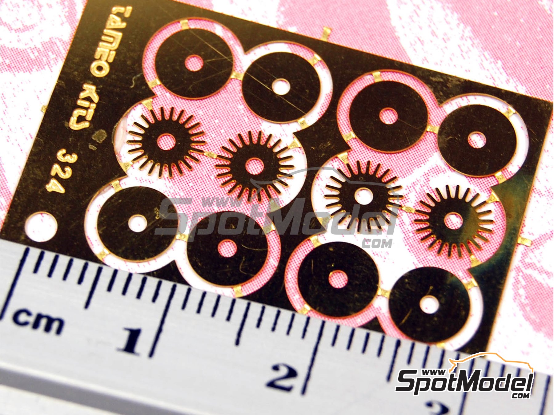 Image 3: Brake disc | Detail in 1/43 scale manufactured by Tameo Kits (ref.&nbsp;FT50)