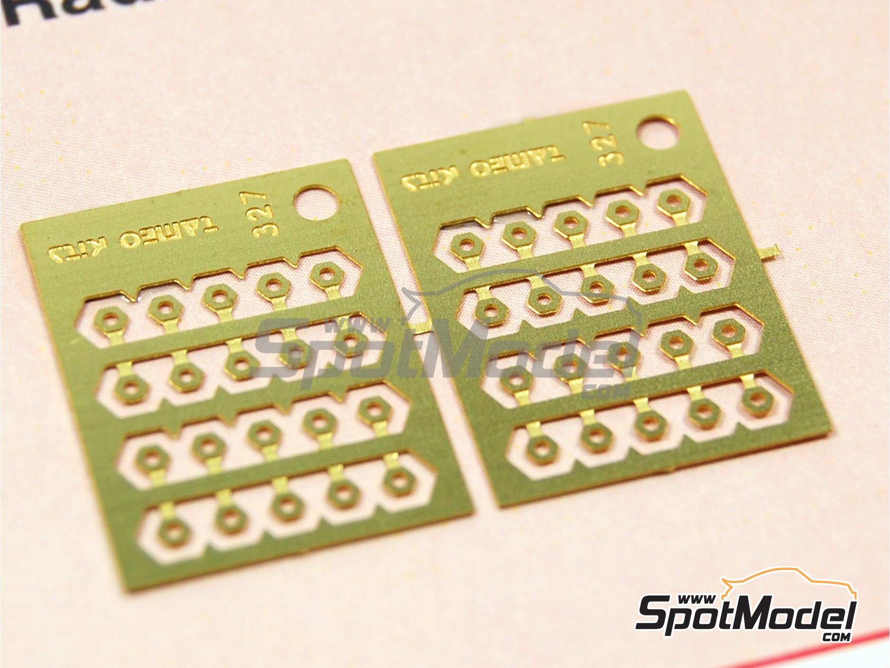 Image 3: F1 wheel nuts | Nuts in 1/43 scale manufactured by Tameo Kits (ref.&nbsp;FT53)