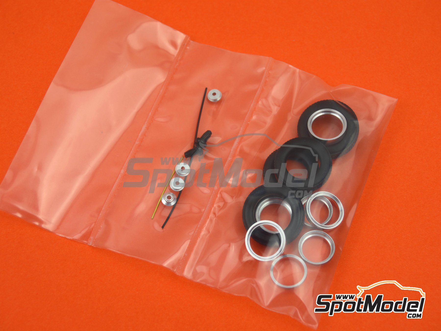 Image 9: Ferrari 500 F2 Ecurie Francorchamps Team - Avus Grand Prix Berlin 1953 | Car scale model kit in 1/43 scale manufactured by Tameo Kits (ref. MTG004)