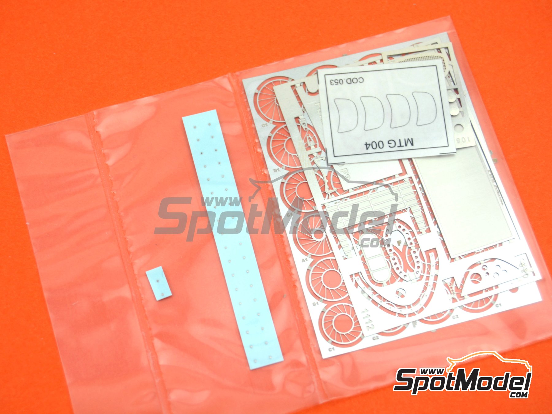 Image 14: Ferrari 500 F2 Ecurie Francorchamps Team - Avus Grand Prix Berlin 1953 | Car scale model kit in 1/43 scale manufactured by Tameo Kits (ref. MTG004)