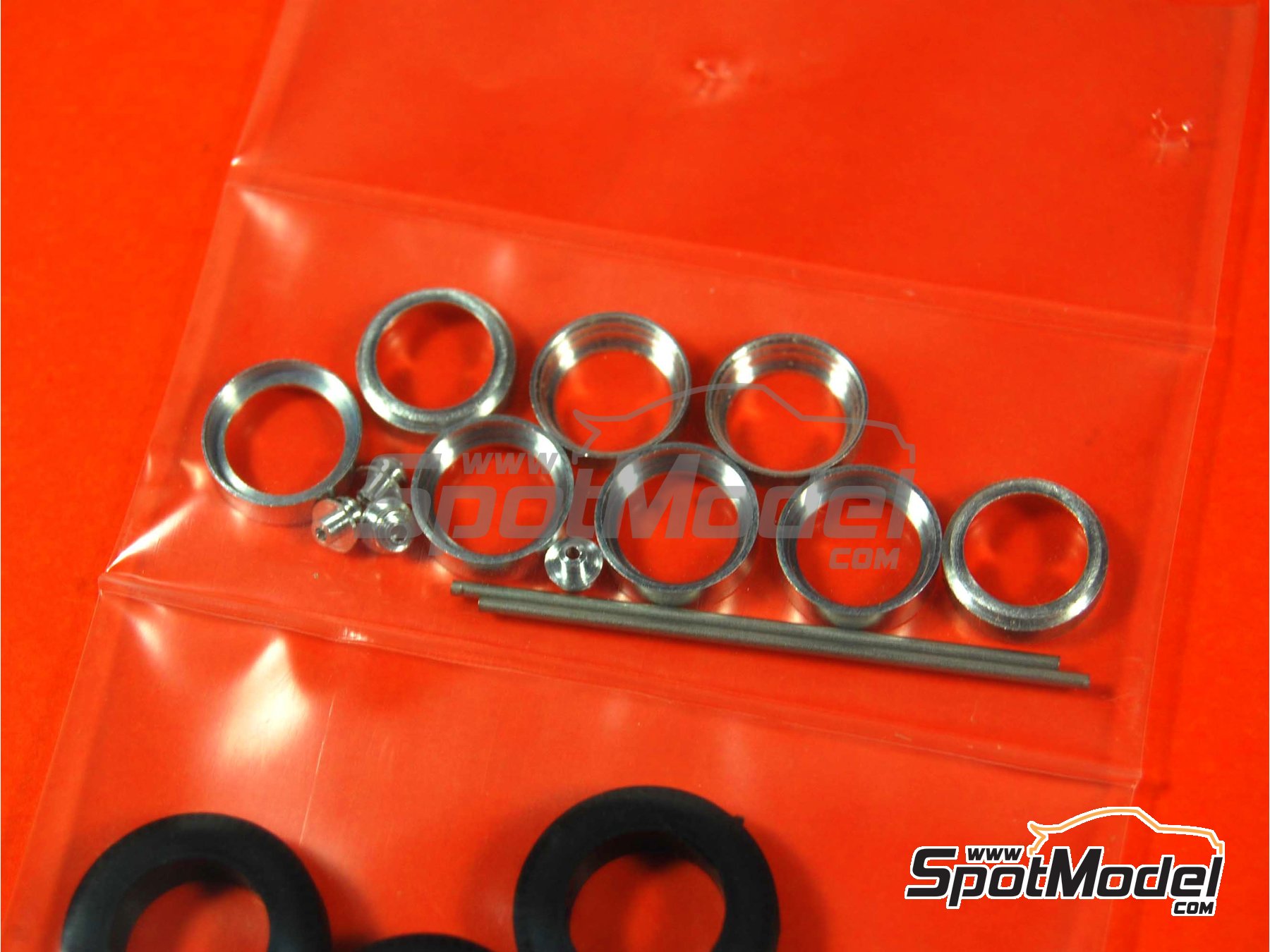 Image 2: Llanta de radios de calle de los años 1960 - tuerca con tres aletas | Set de llantas y neumáticos en escala 1/43 fabricado por Tameo Kits (ref. PWT02)