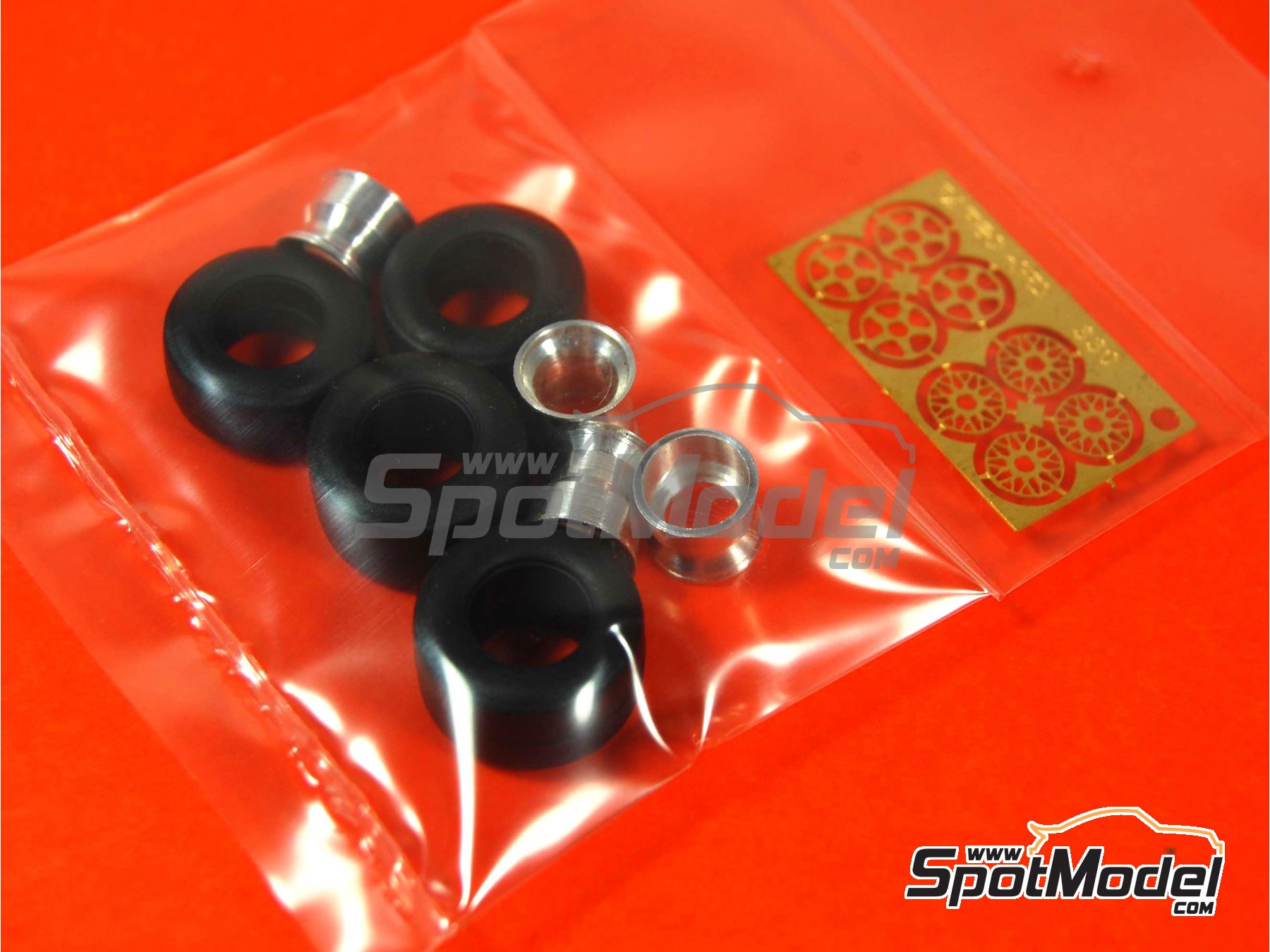 Image 2: Slicks y llantas - Campeonato del Mundo FIA de Formula 1 1993 | Set de llantas y neum&aacute;ticos en escala&nbsp;1/43 fabricado por Tameo Kits (ref.&nbsp;PWT16)